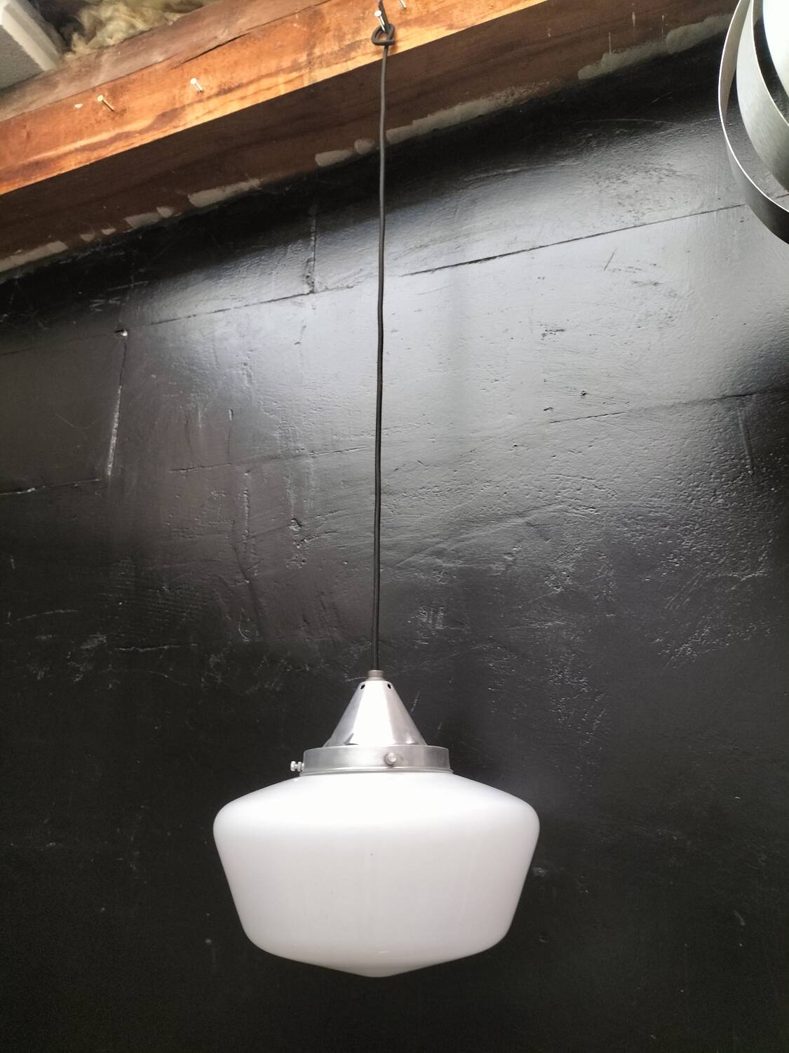 Opaline suspension