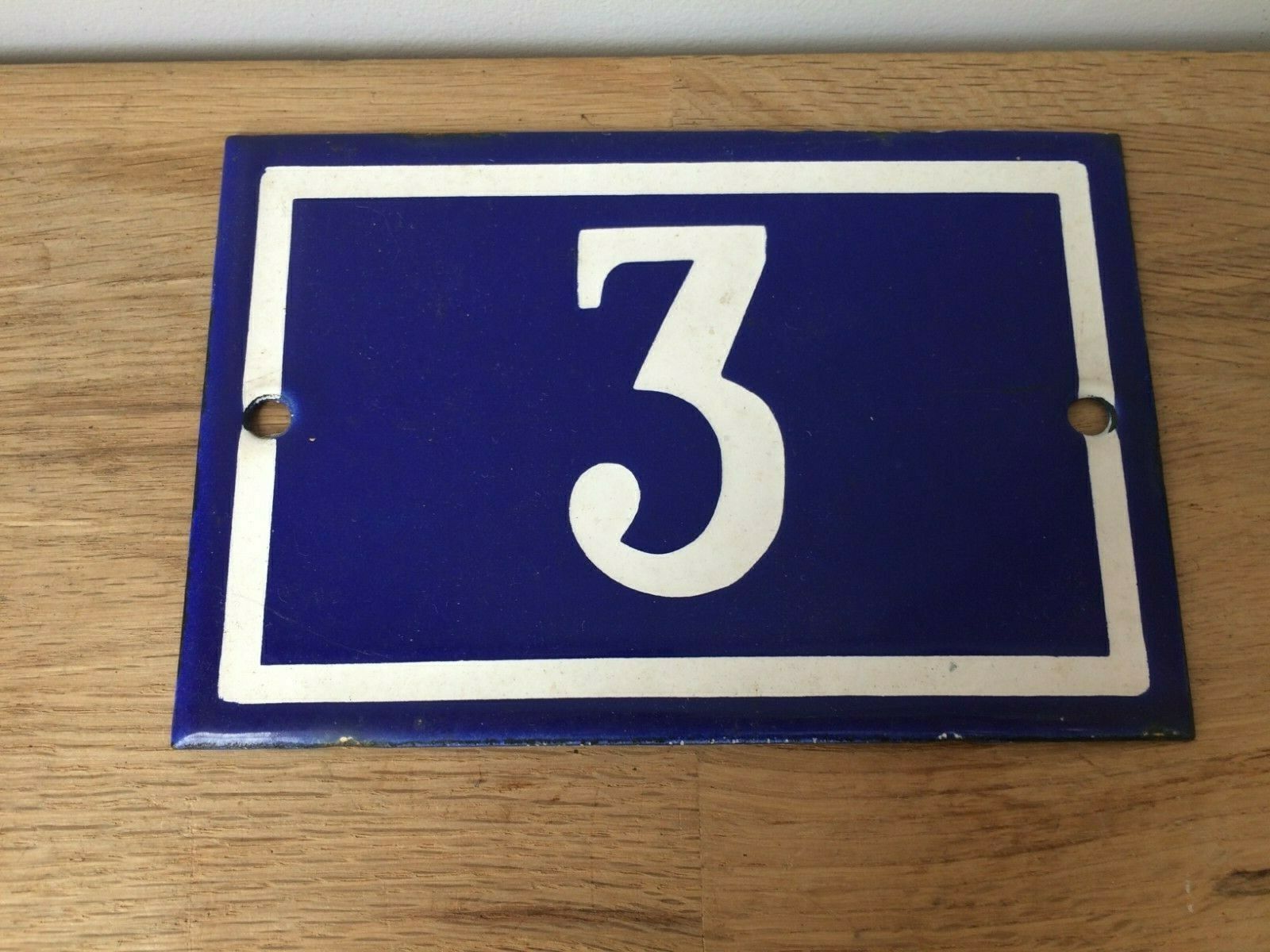 Enamelled plaque street number 3