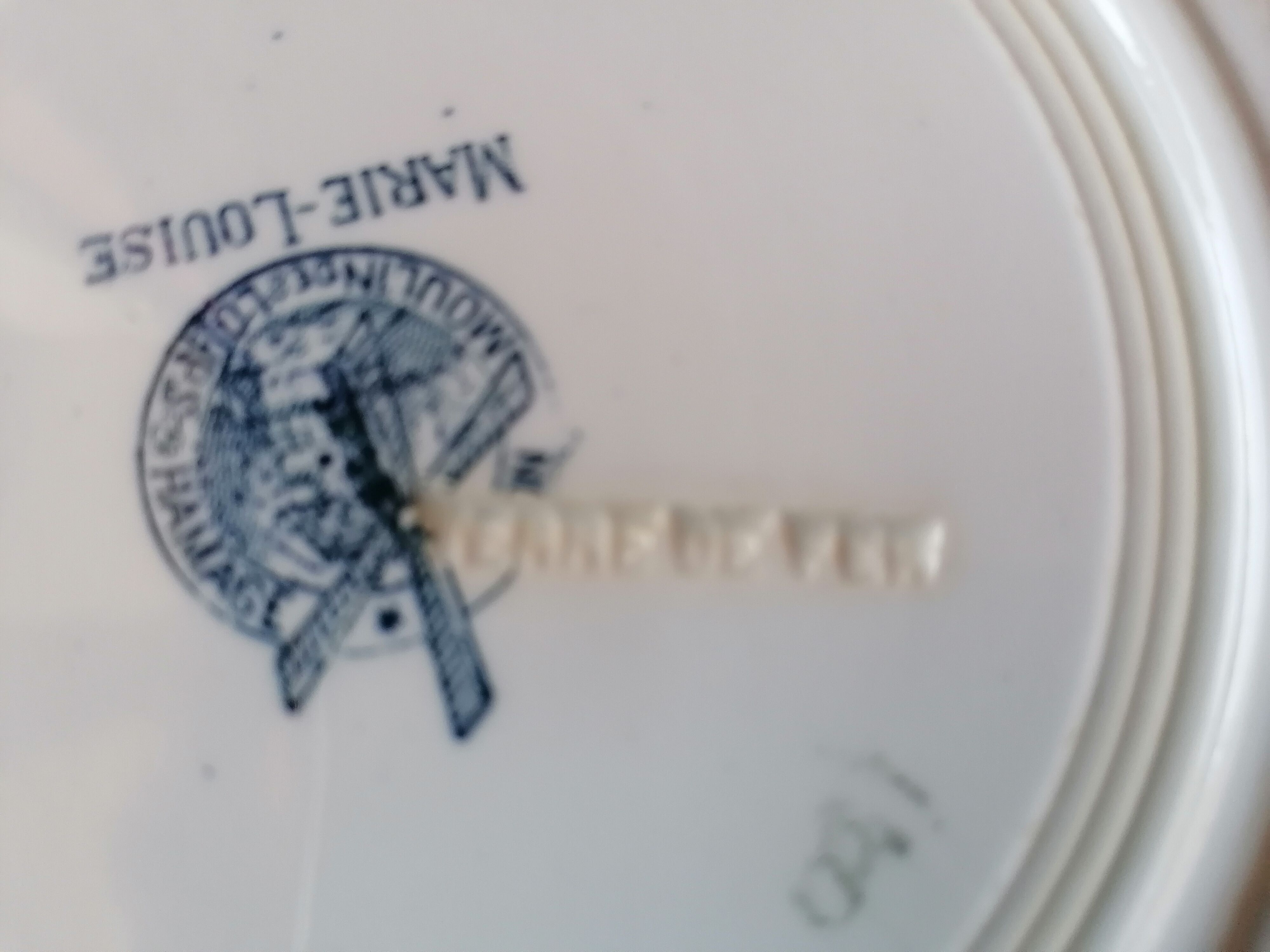 6 flat plates wolf mill blue and white iron earth