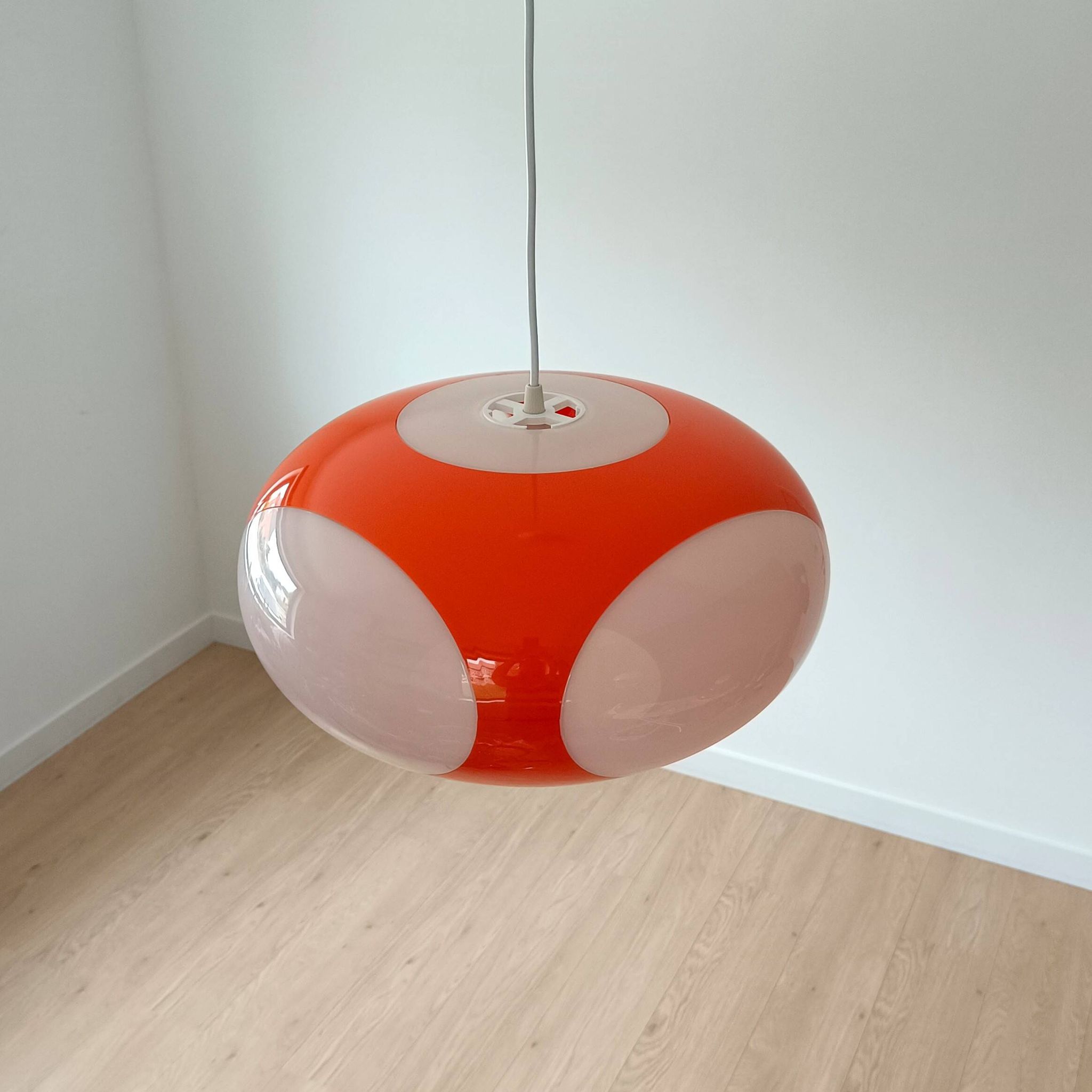 Orange/white bug-eye UFO pendant lamp – Massive