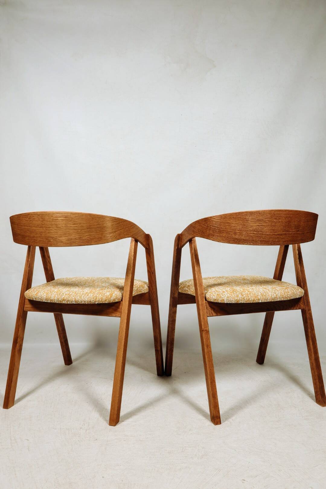 Oak wood Dining Chairs Yellow Vintage Upholstery, personalize option, HoReCa spaces