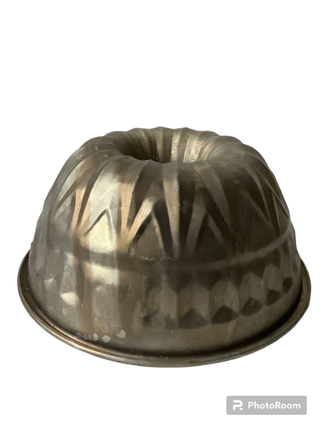 Old brioche mold (kouglof)