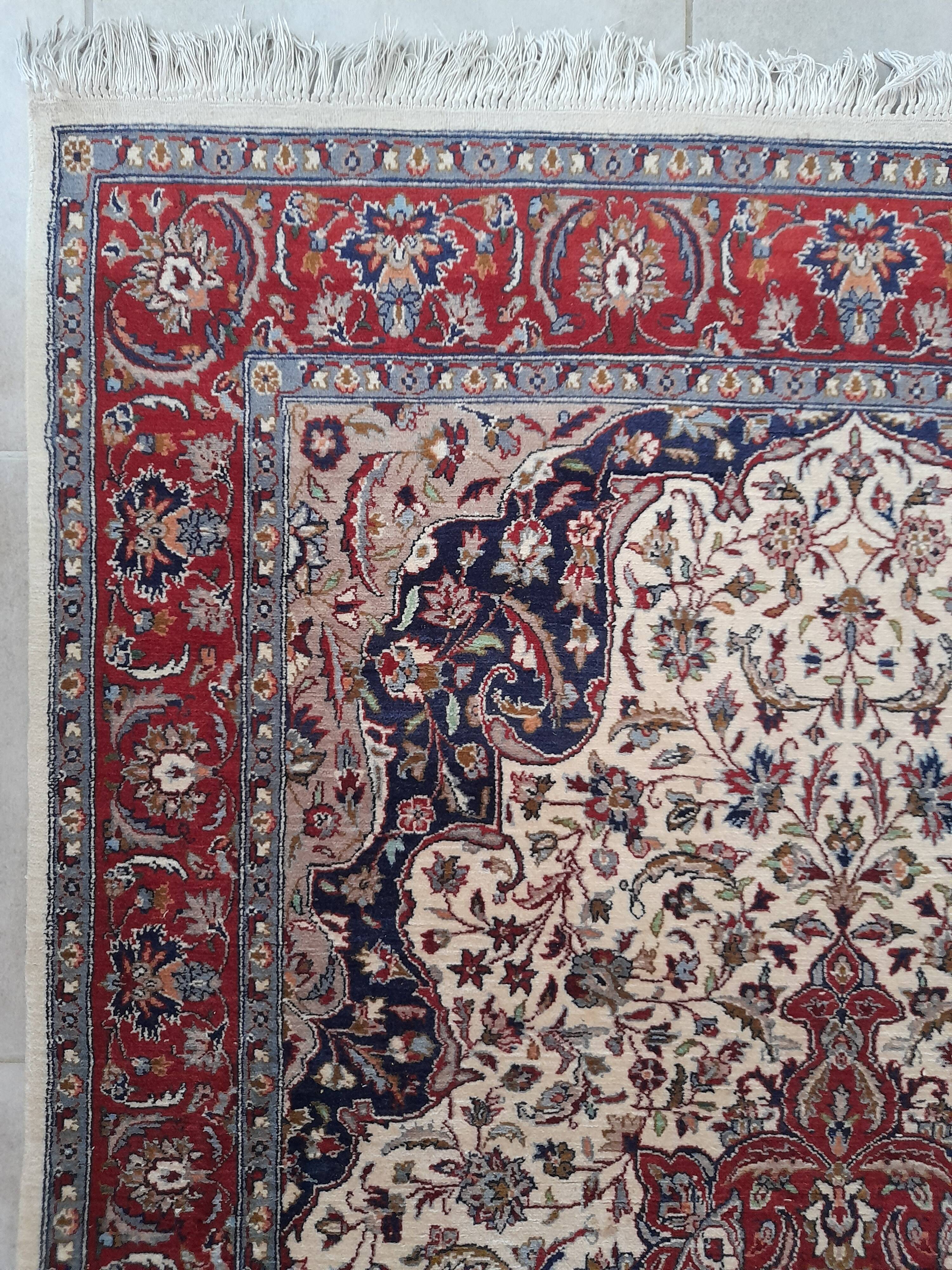 Oriental rug 191x124cm hand-knotted