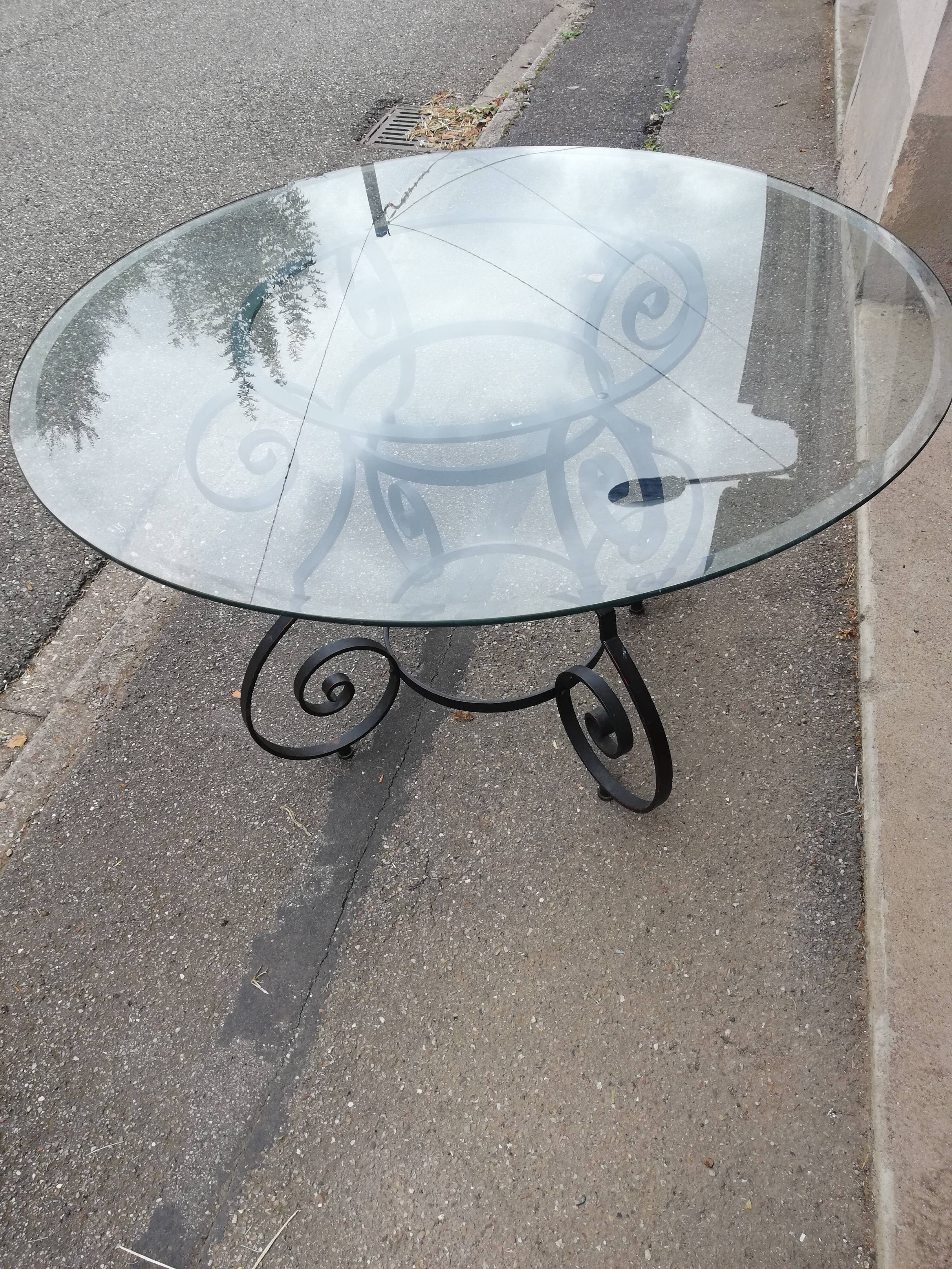 Table fer forgé et plateau verre