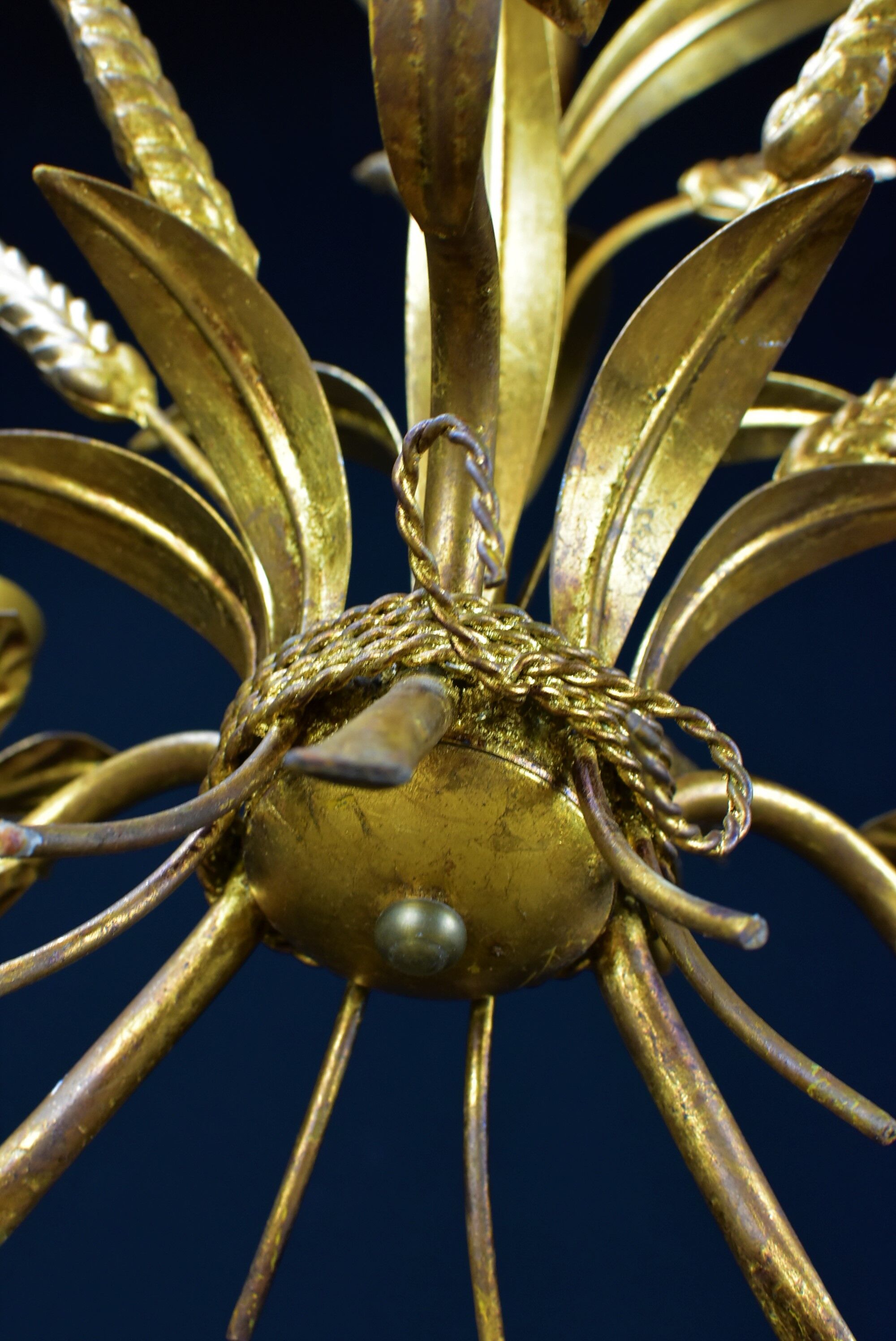 Golden suspension, 3 branches, wheat cob decoration.