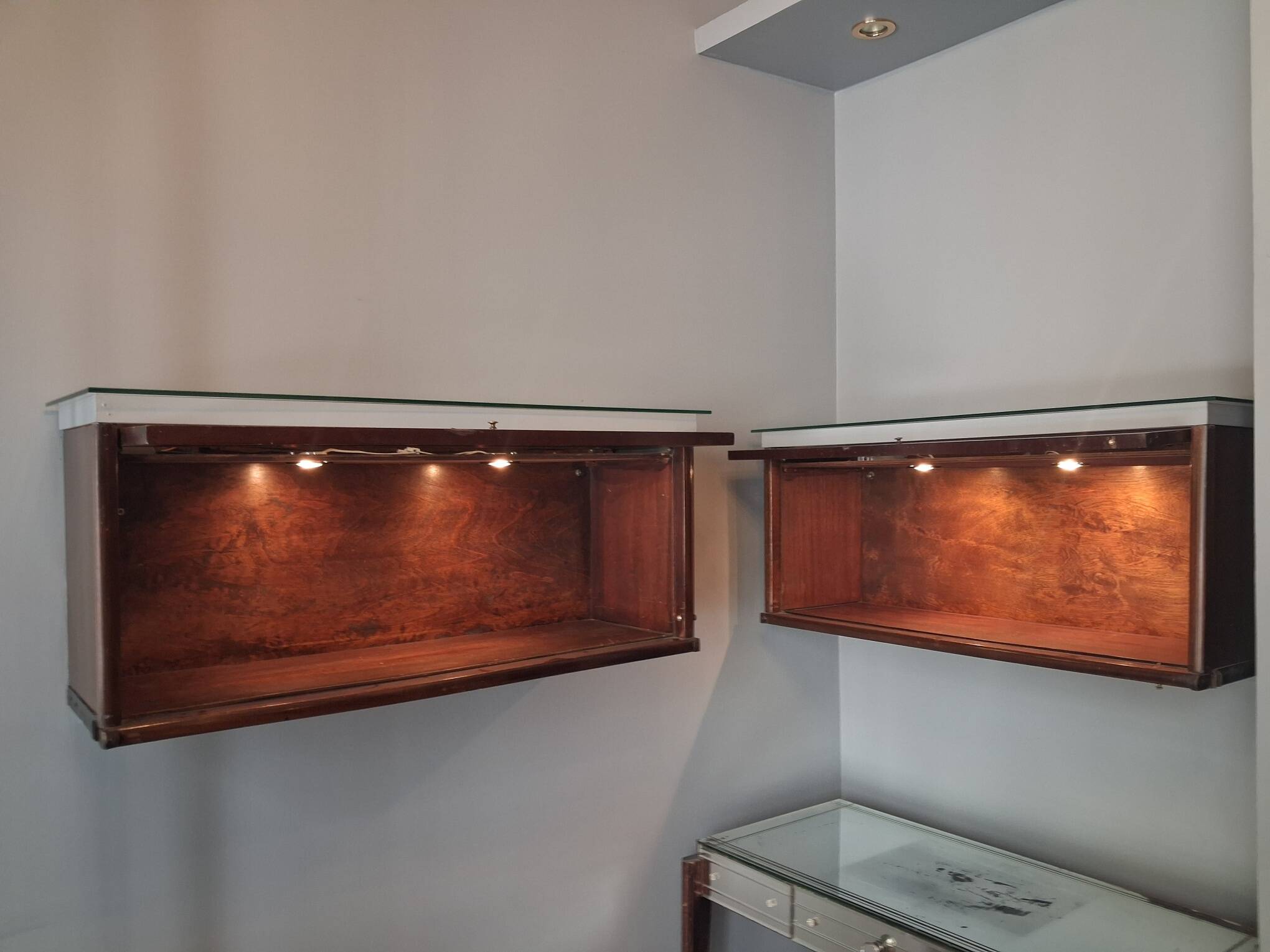 vitrine - coffre en bois et verre