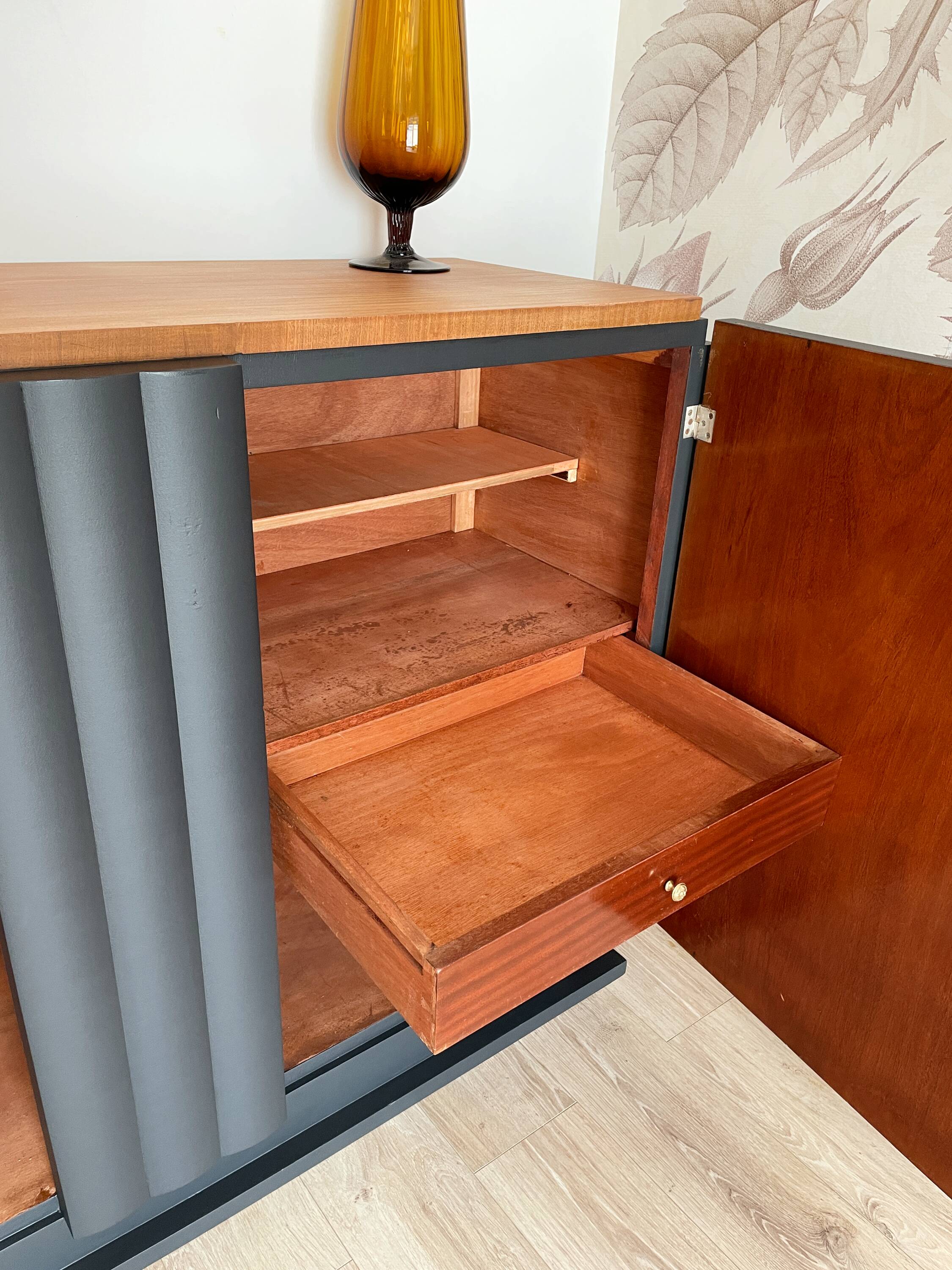 Buffet vintage noir mat et bois brut