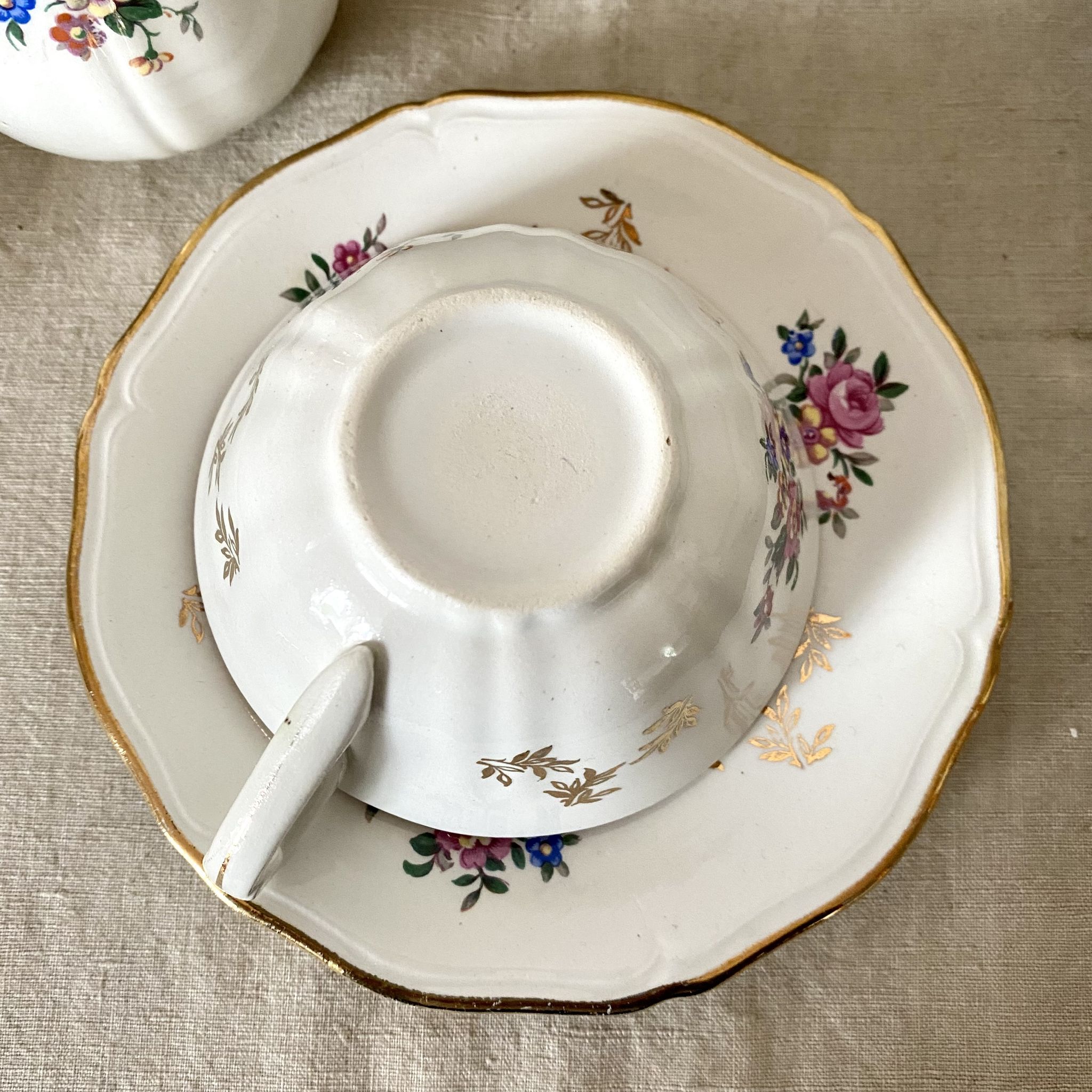 Antique tea set in Amandinoise porcelain