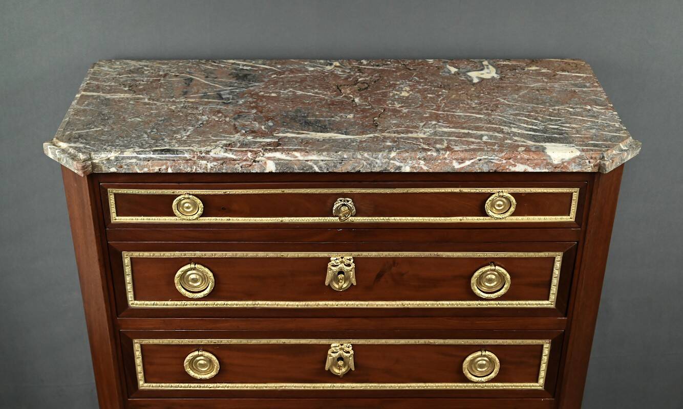 Mahogany veneer chest of drawers, Louis XVI period – Late 18th century
