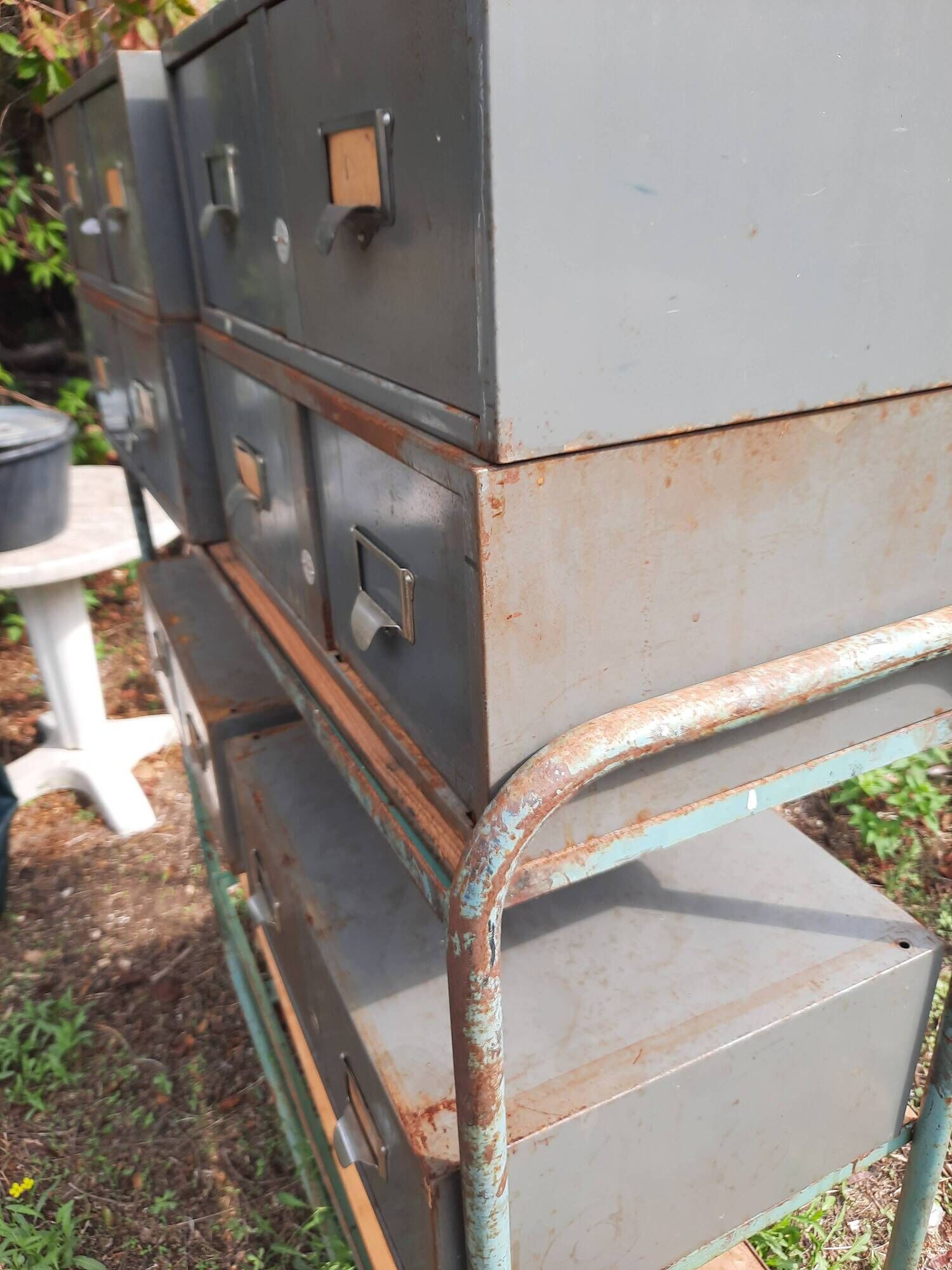 Roneo industrial drawer units