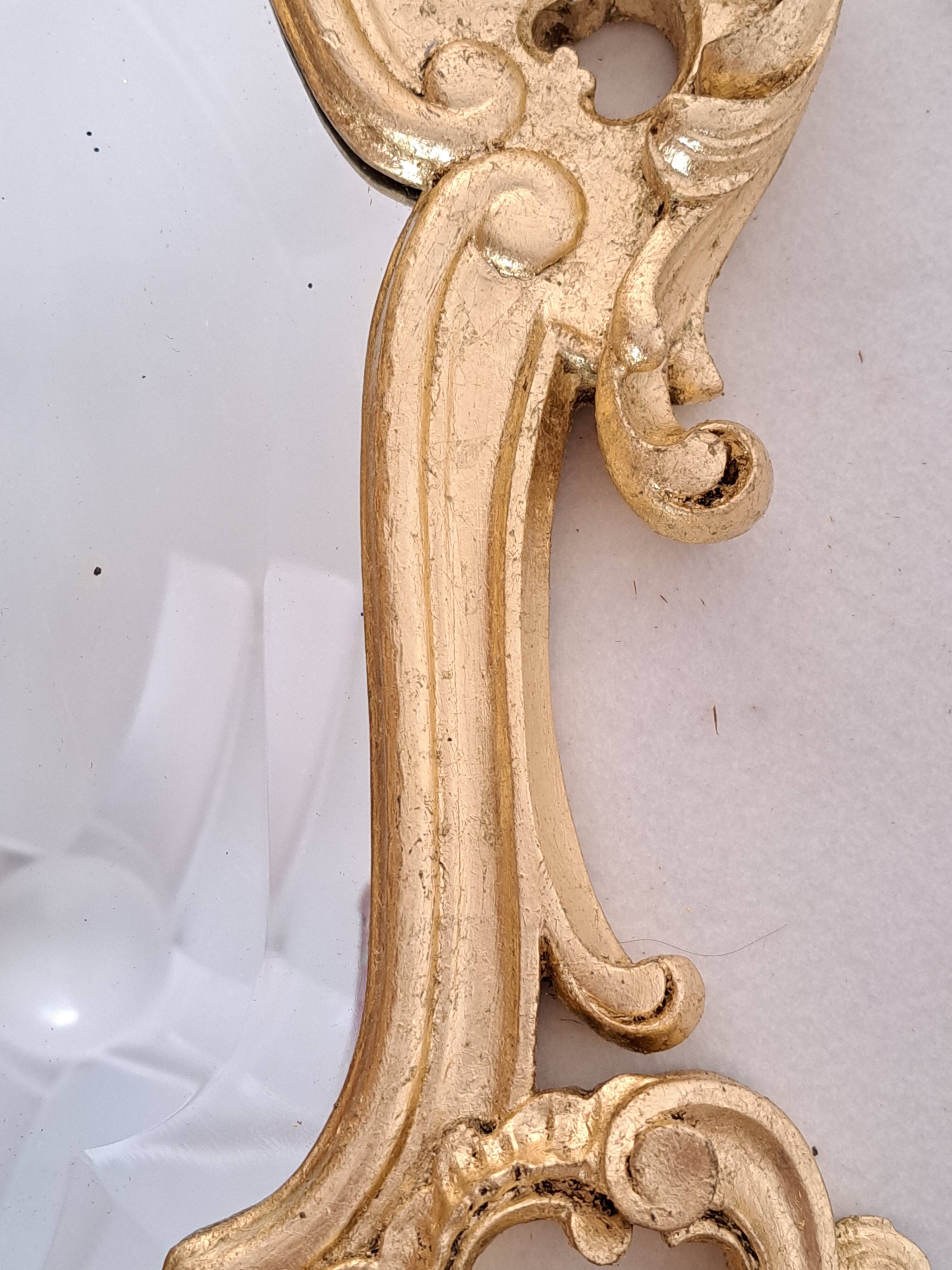 Miroir en bois et doré à la feuille doré