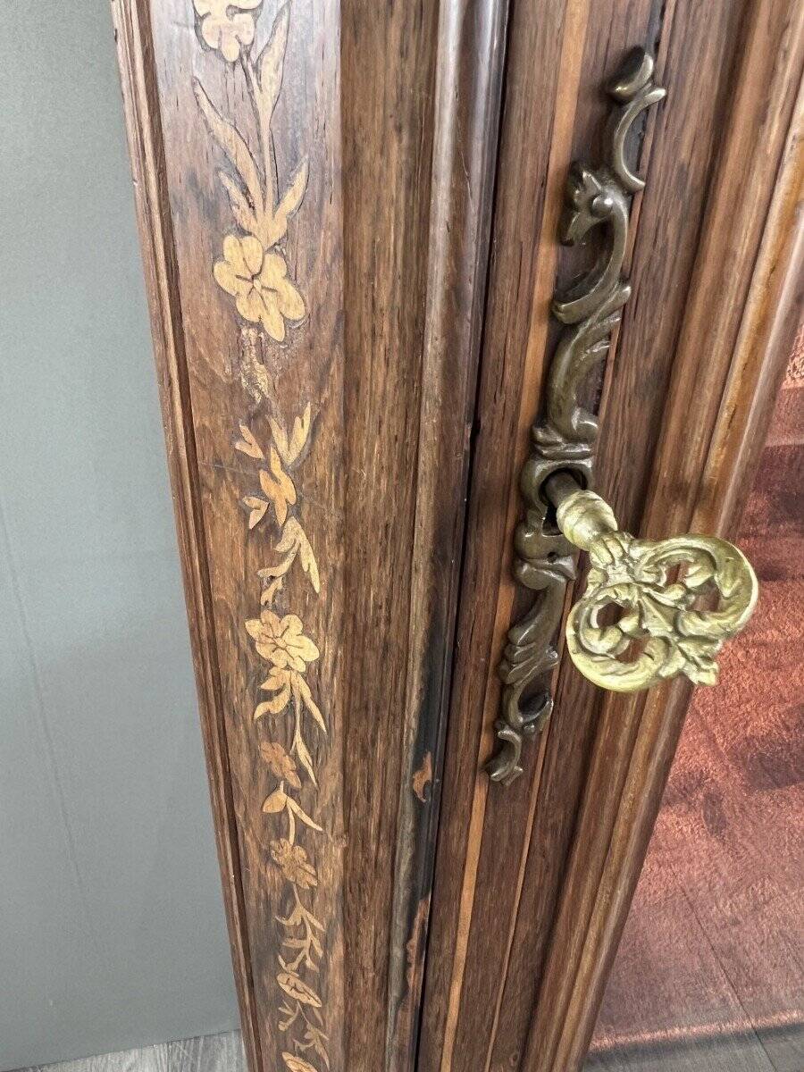 Vitrine ancienne en marqueterie et bronze, XIXème siècle