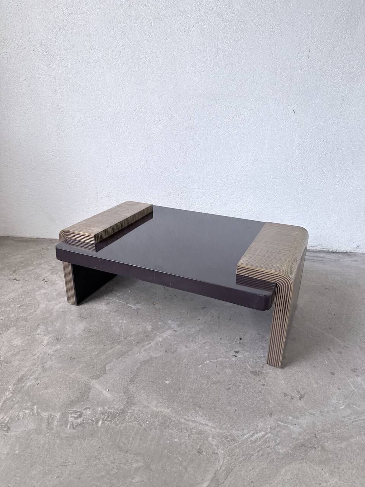Art Deco coffee table in lacquer and brass