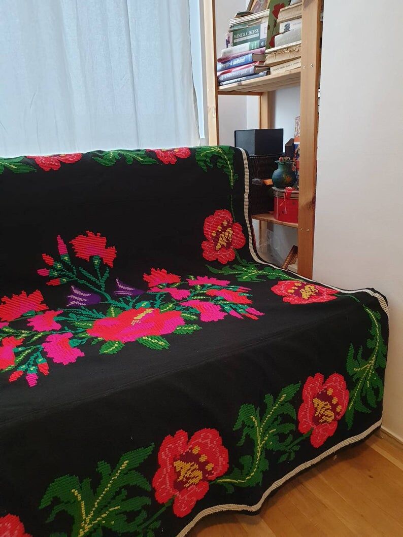 Vintage floral sofa cover, bedspread made by hand 200x150cm in Romania