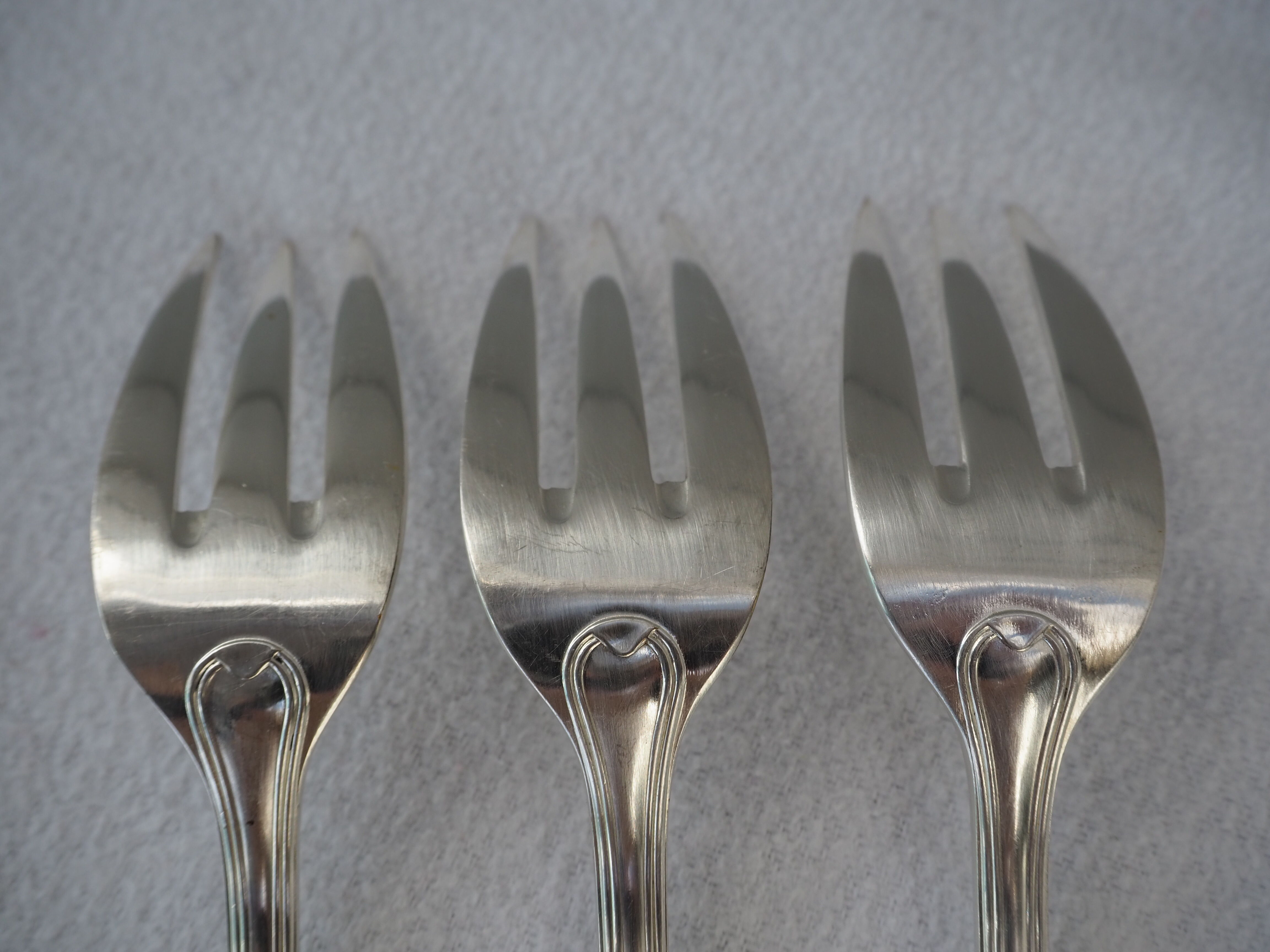 Fish service and its 6 silver-plated cutlery, crossed ribbon model