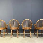 Beautiful English Windsor style dining chairs, set of 4