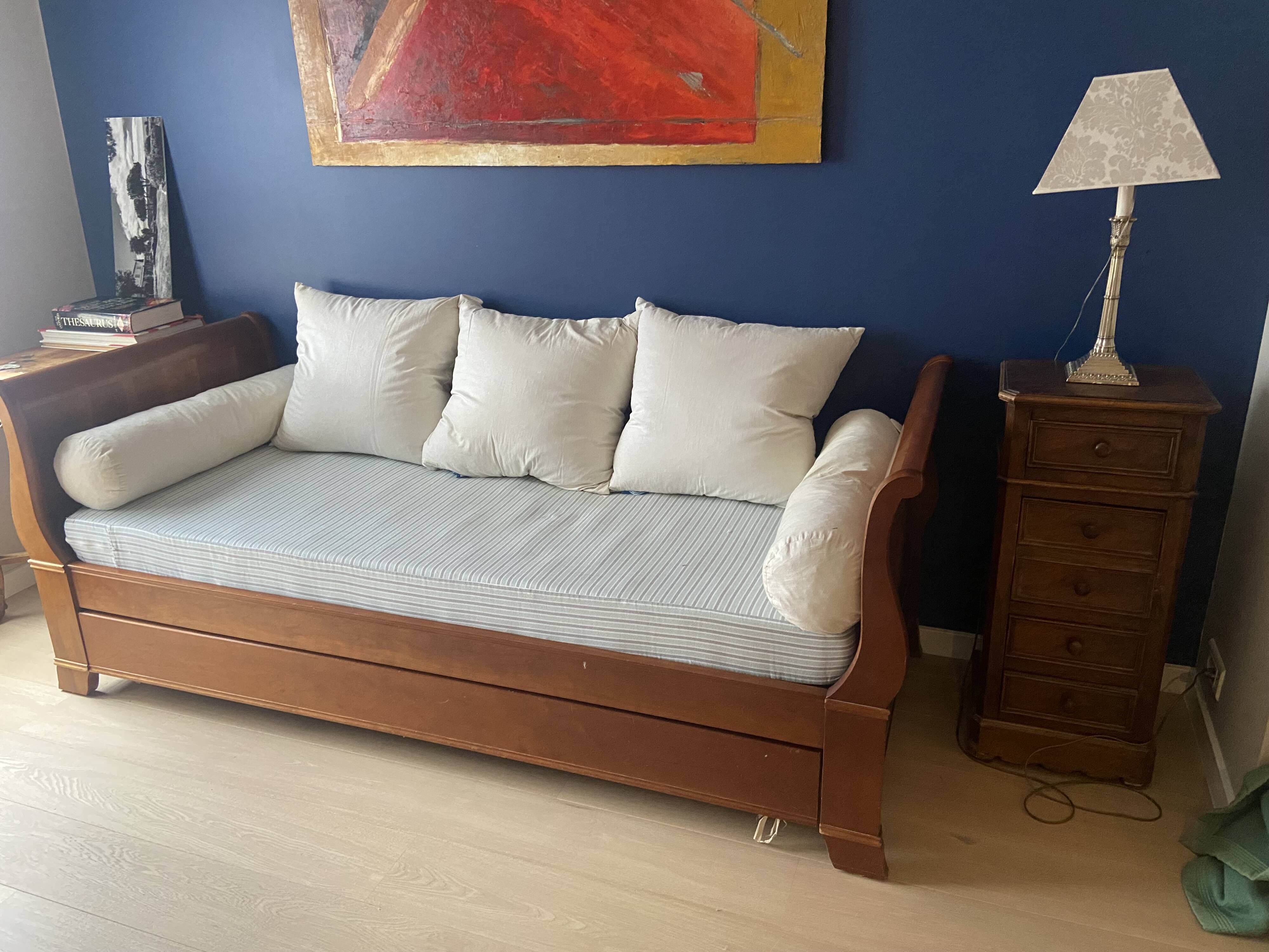 CONVERTIBLE BOAT BED IN PAINTED CHERRY WOOD