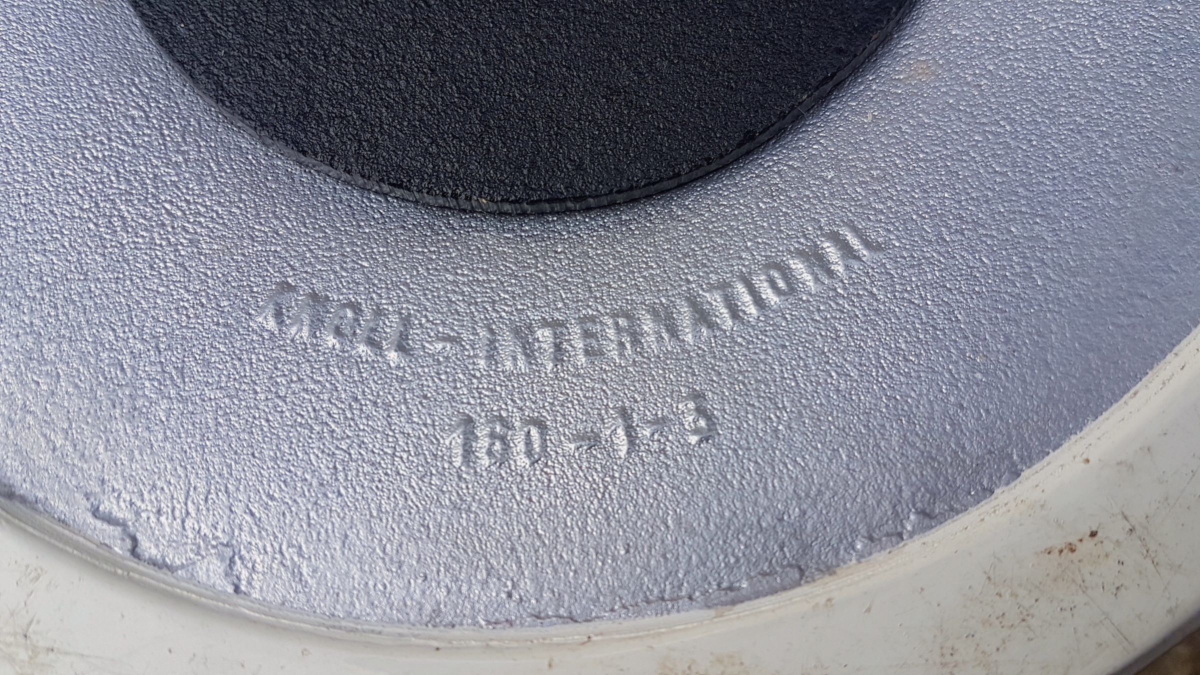 Side table Knoll by Saarinen