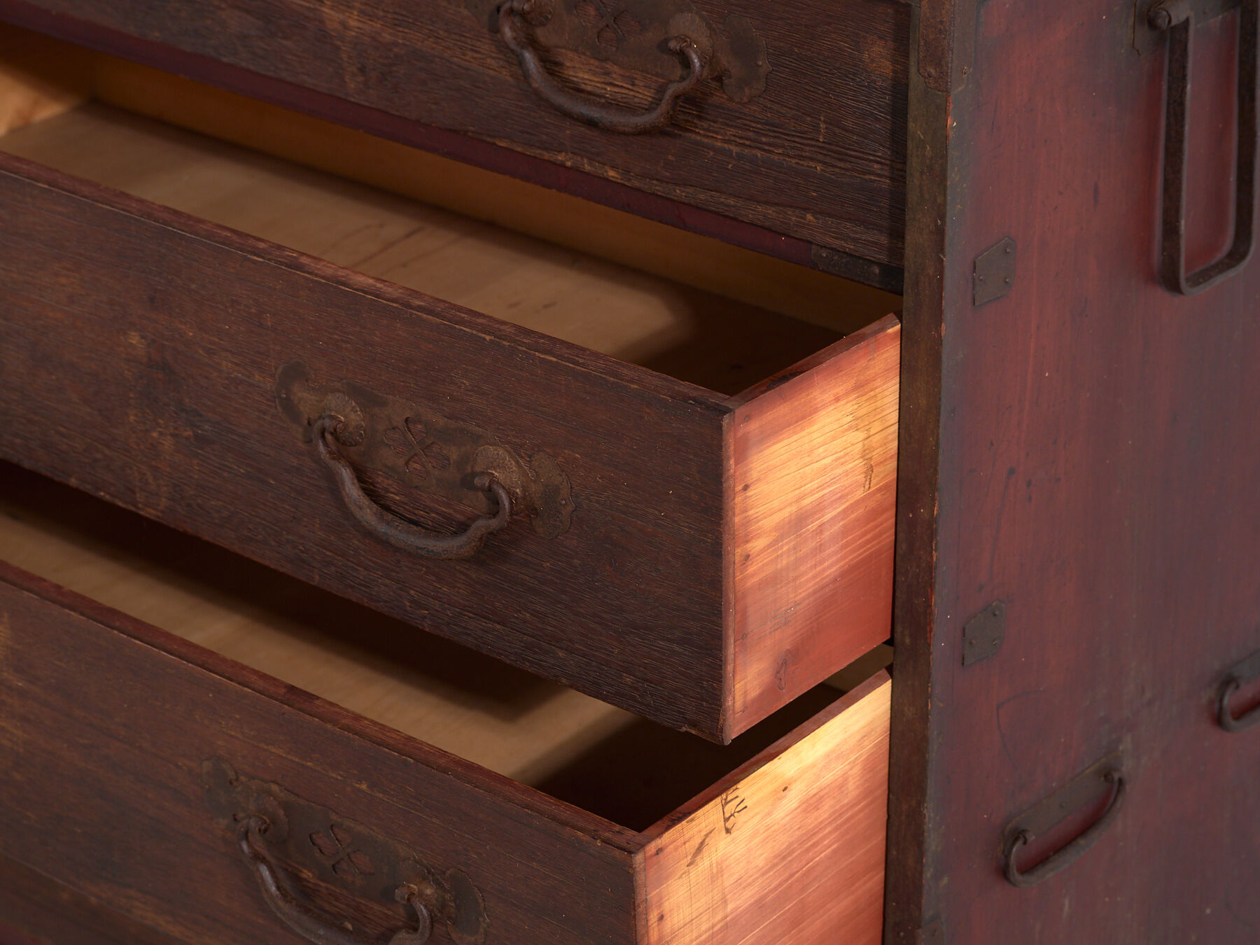 Tansu japonais de marchand (Choba-dansu) en bois de keyaki – Période Meiji–Taishō (c.1880–1920)