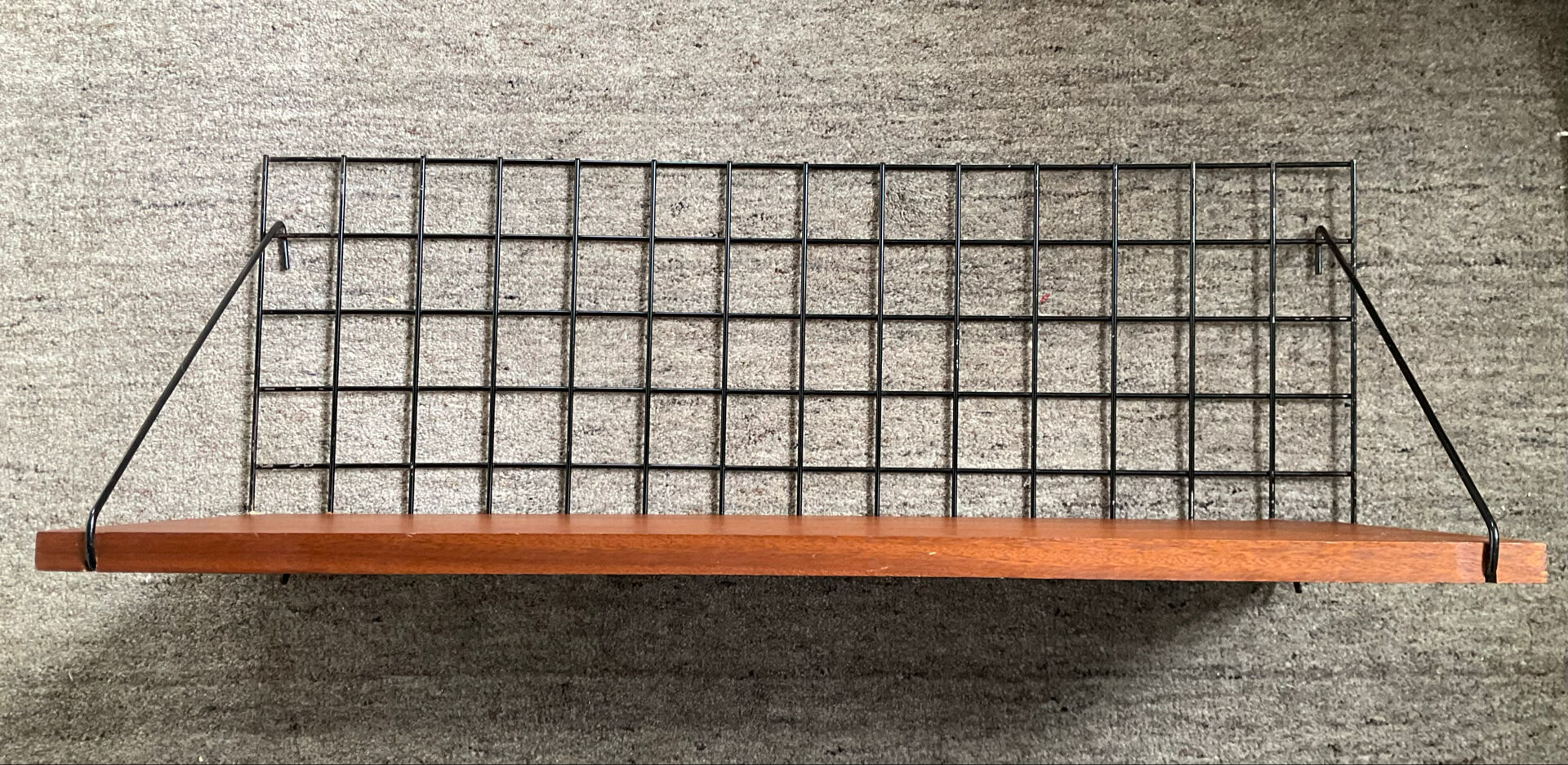 Wall shelf by Pierre Guariche for Meurop from the 60s-70s.