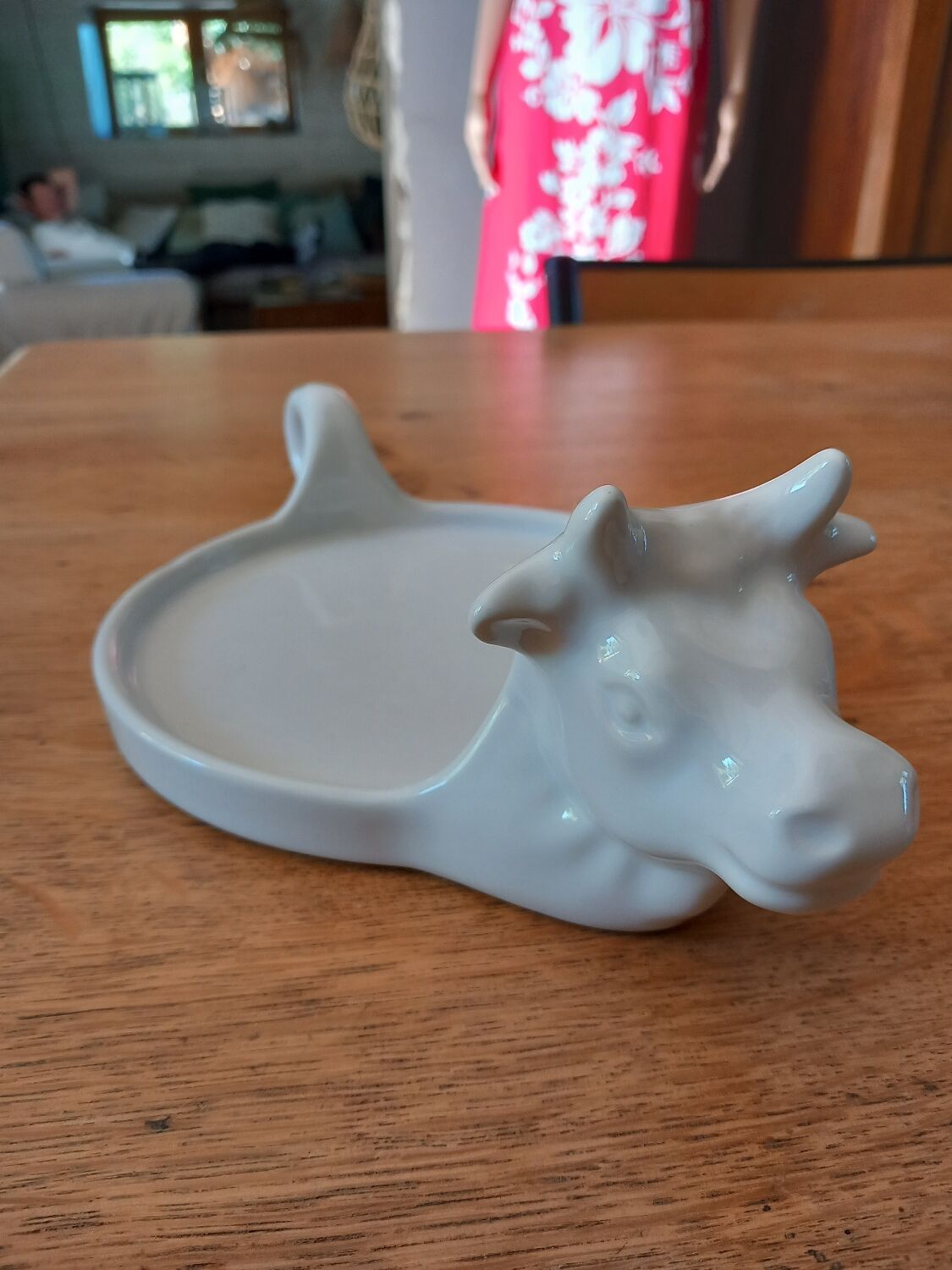 Porcelain cow head dish, for camembert
