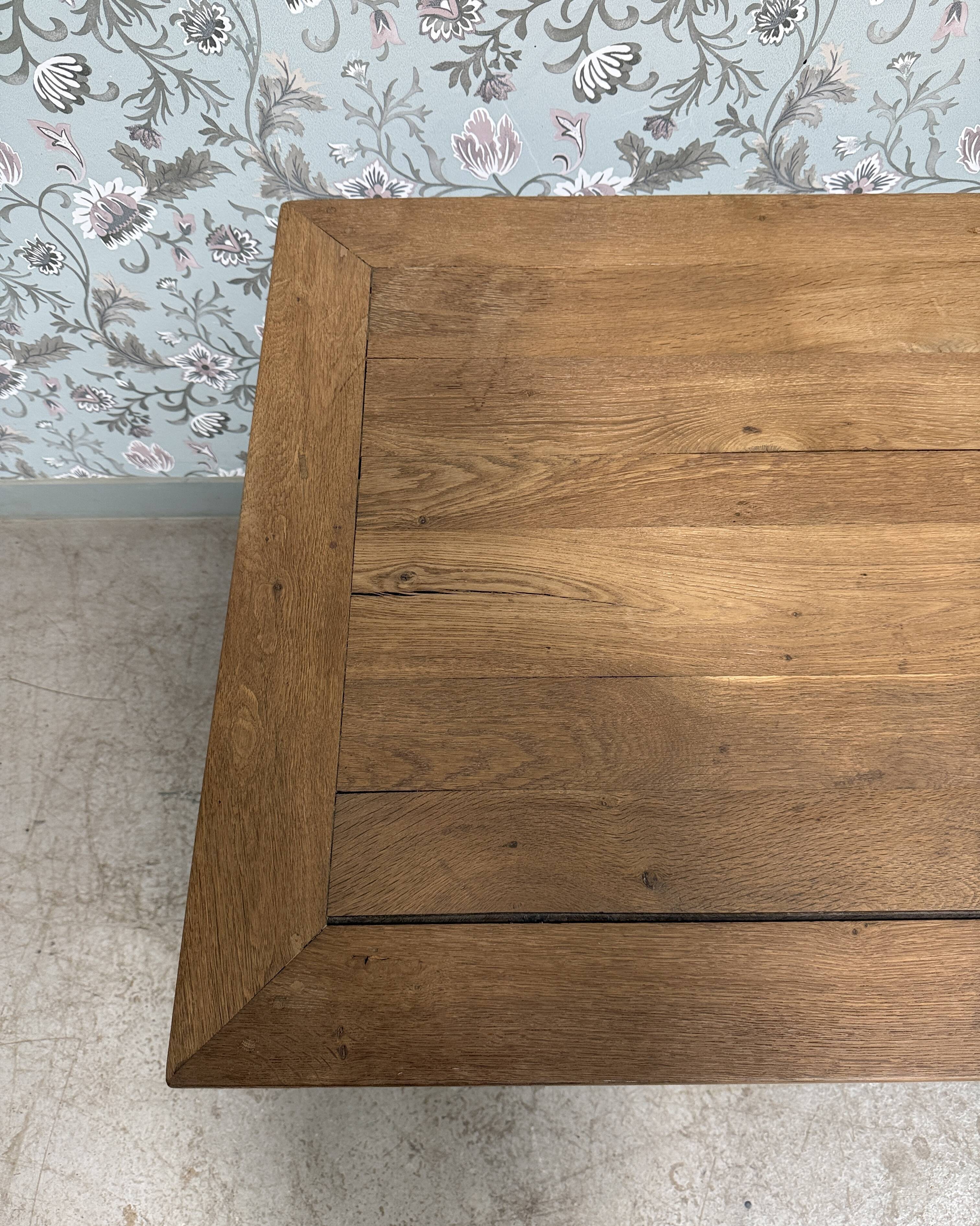 Large dining table in solid oak (renovated)
