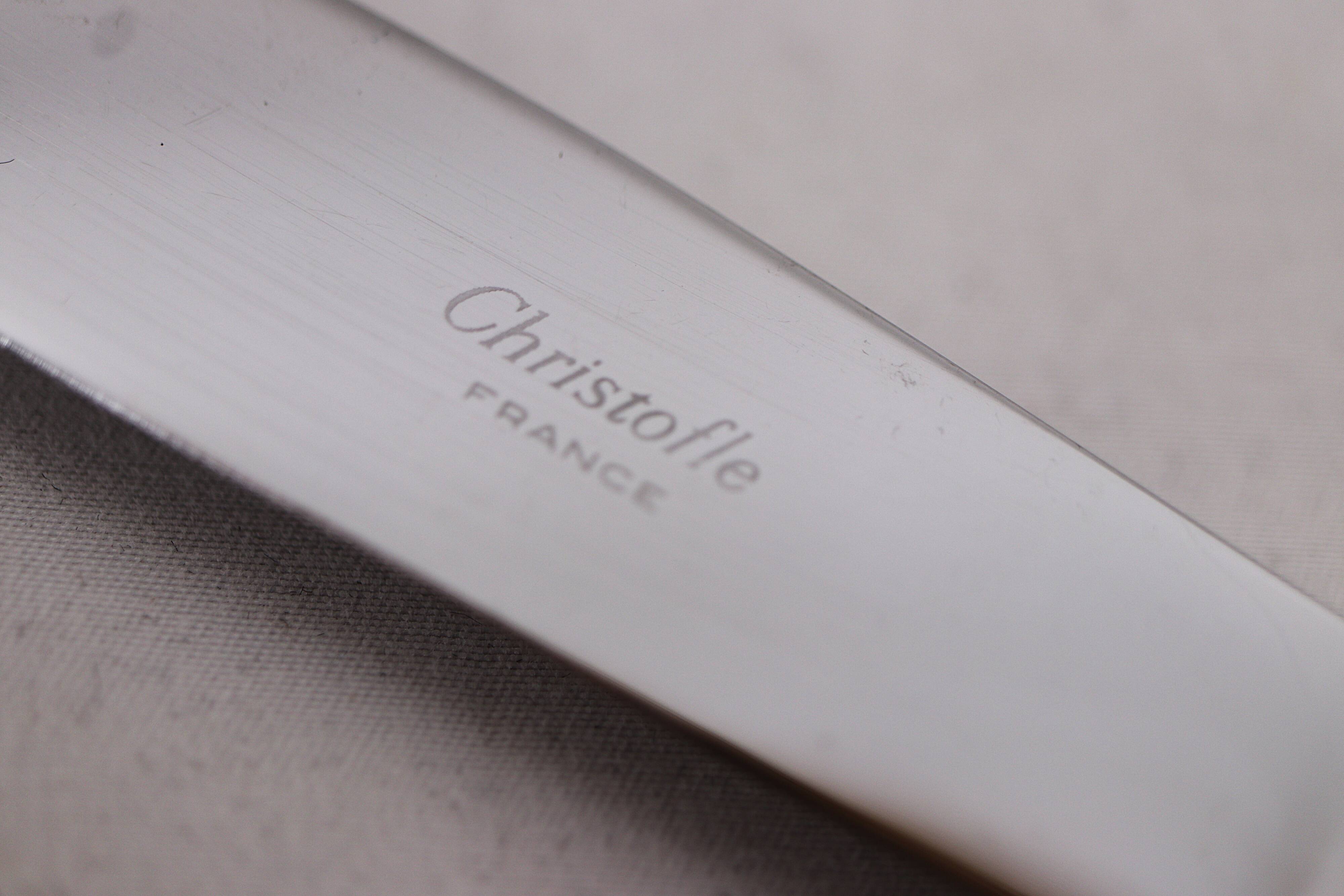 Christofle America, Art Deco 12 table knives, silver-plated, excellent condition.