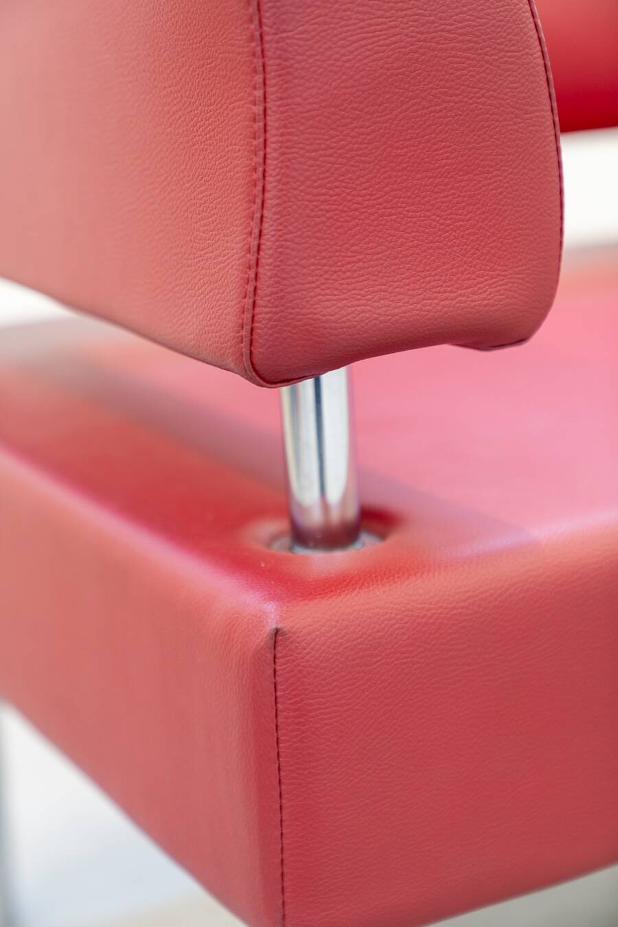 Business class 3-seater sofa in red leather and chrome iron legs, 1990s