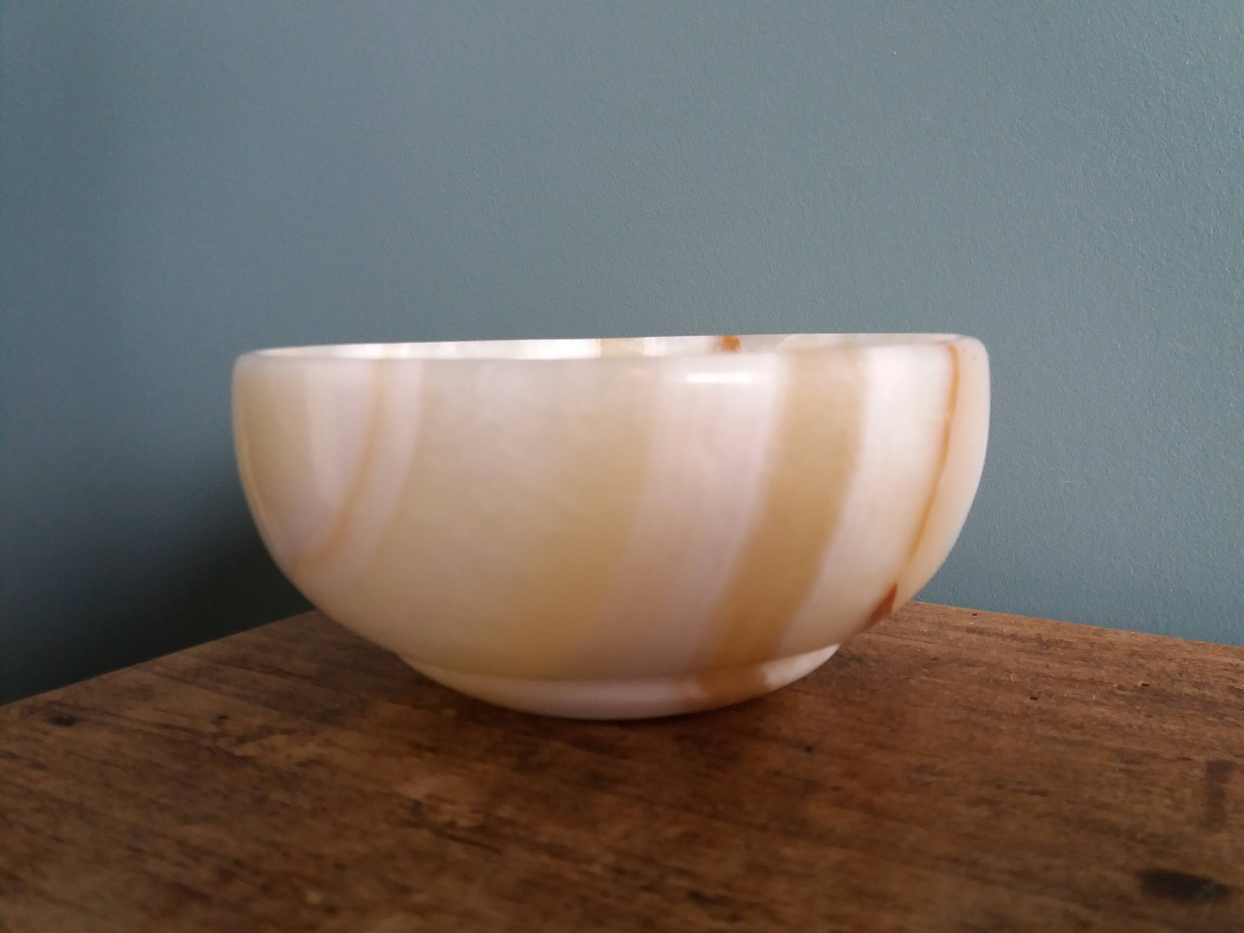 Empty bowl onyx alabaster pocket