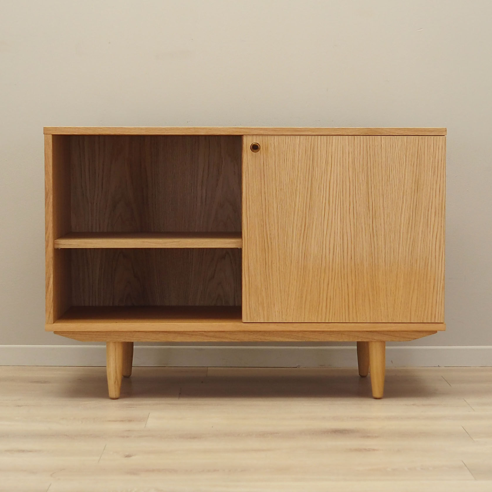 Buffet en chêne, design danois, années 1990, production: Danemark