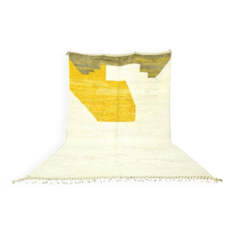 Moroccan Berber rug made of Oued Zam wool, size 150 x 250 cm.