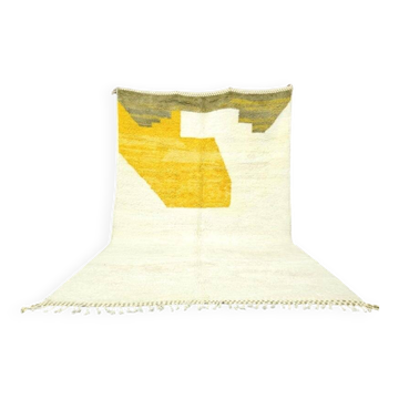 Moroccan Berber rug made of Oued Zam wool, size 150 x 250 cm.