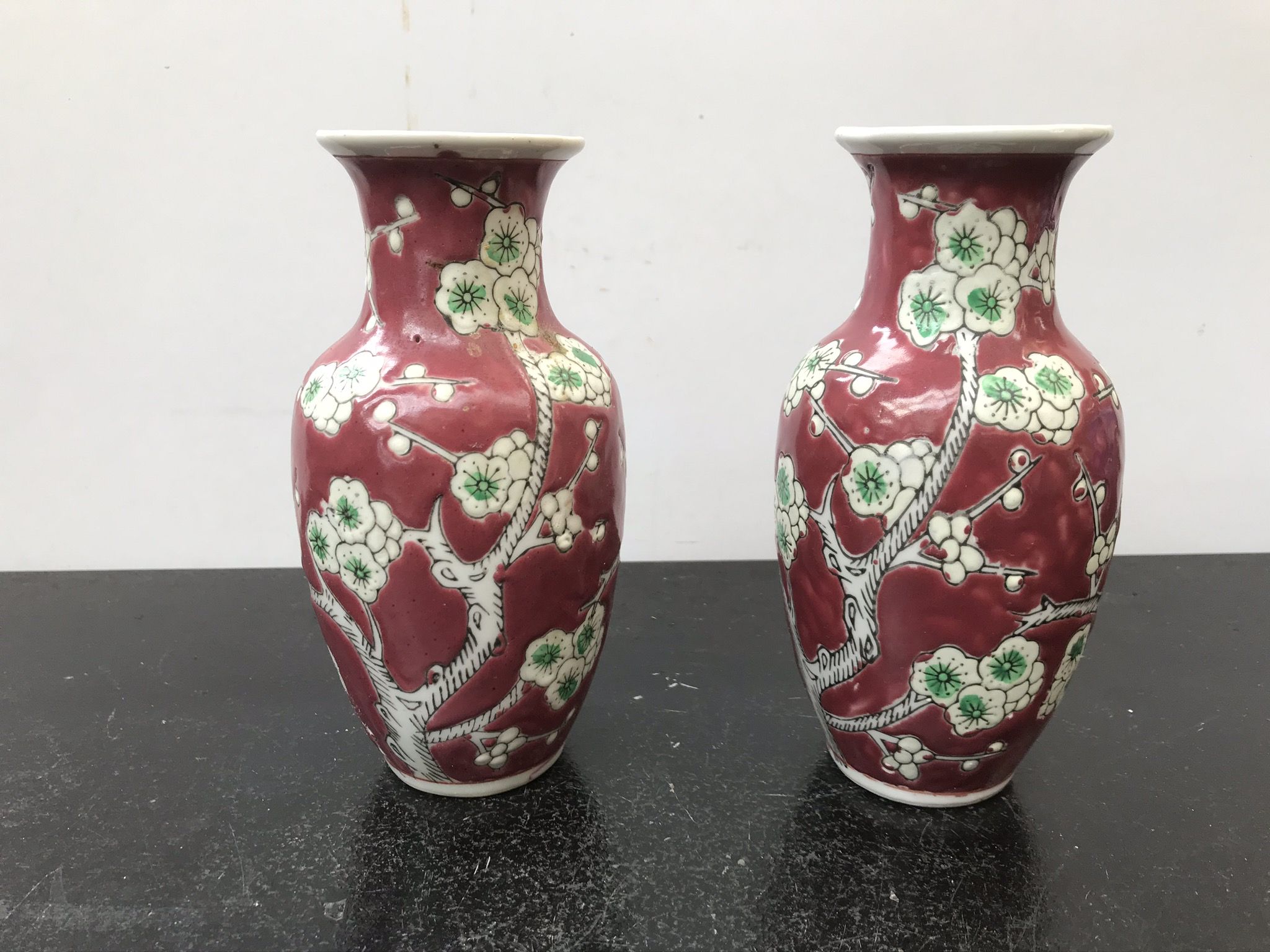 Pair of vase ancient chinese ceramics white - red decor vintage flowers