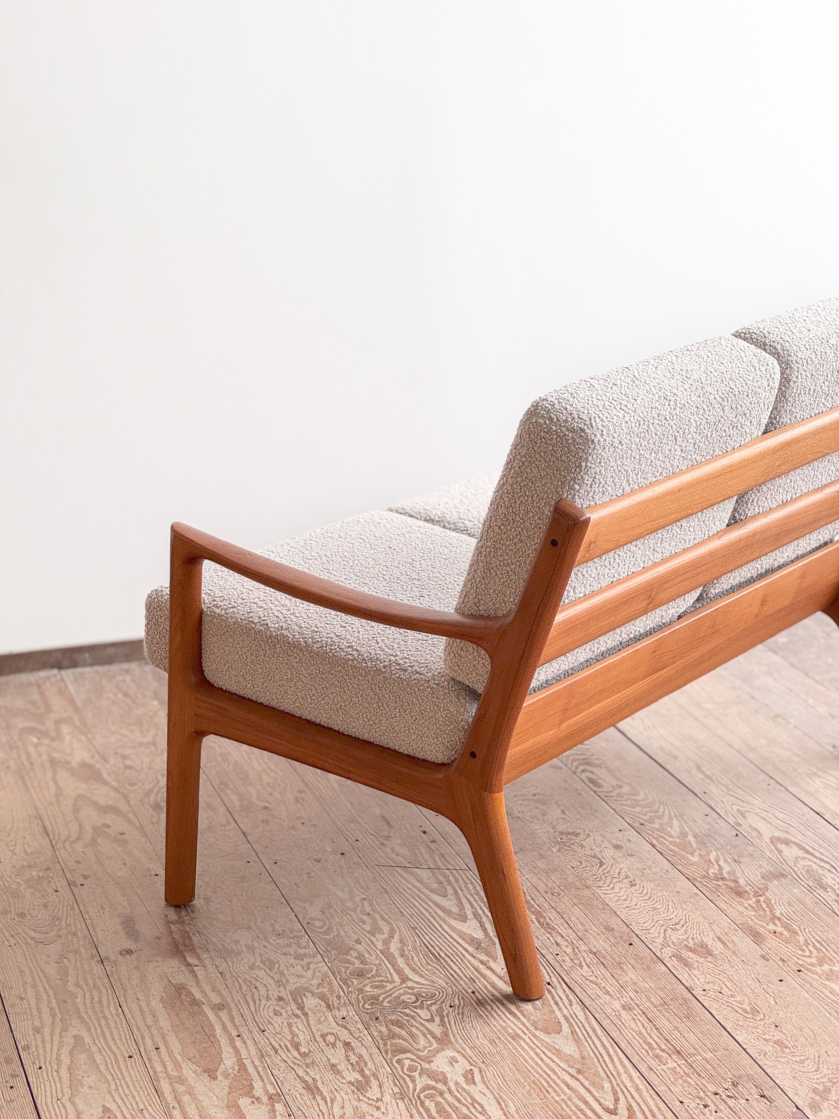 Canapé deux places, Ole Wanscher pour France & Son, série Senator, en teck