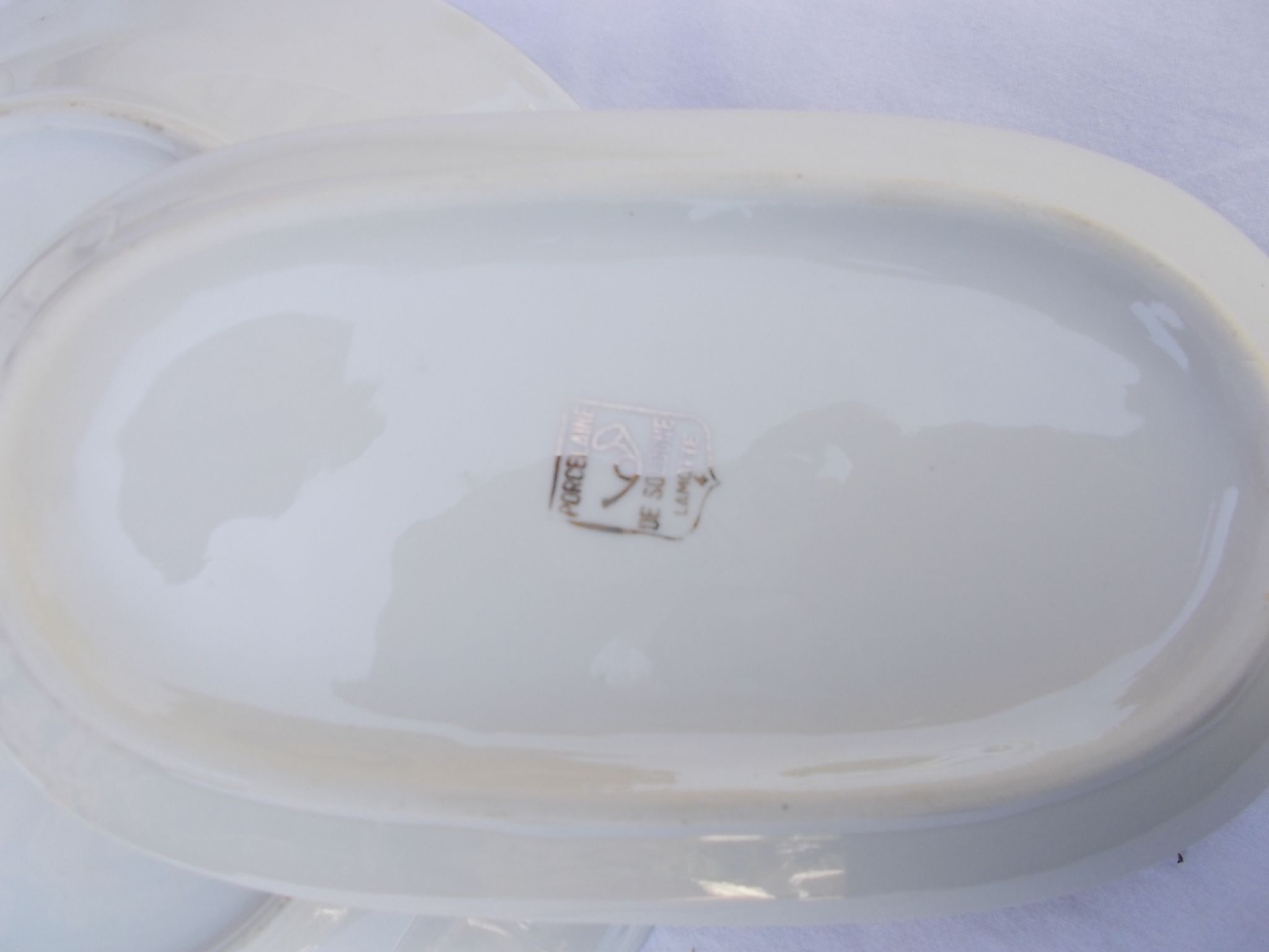 Ceramic service with 5 dishes