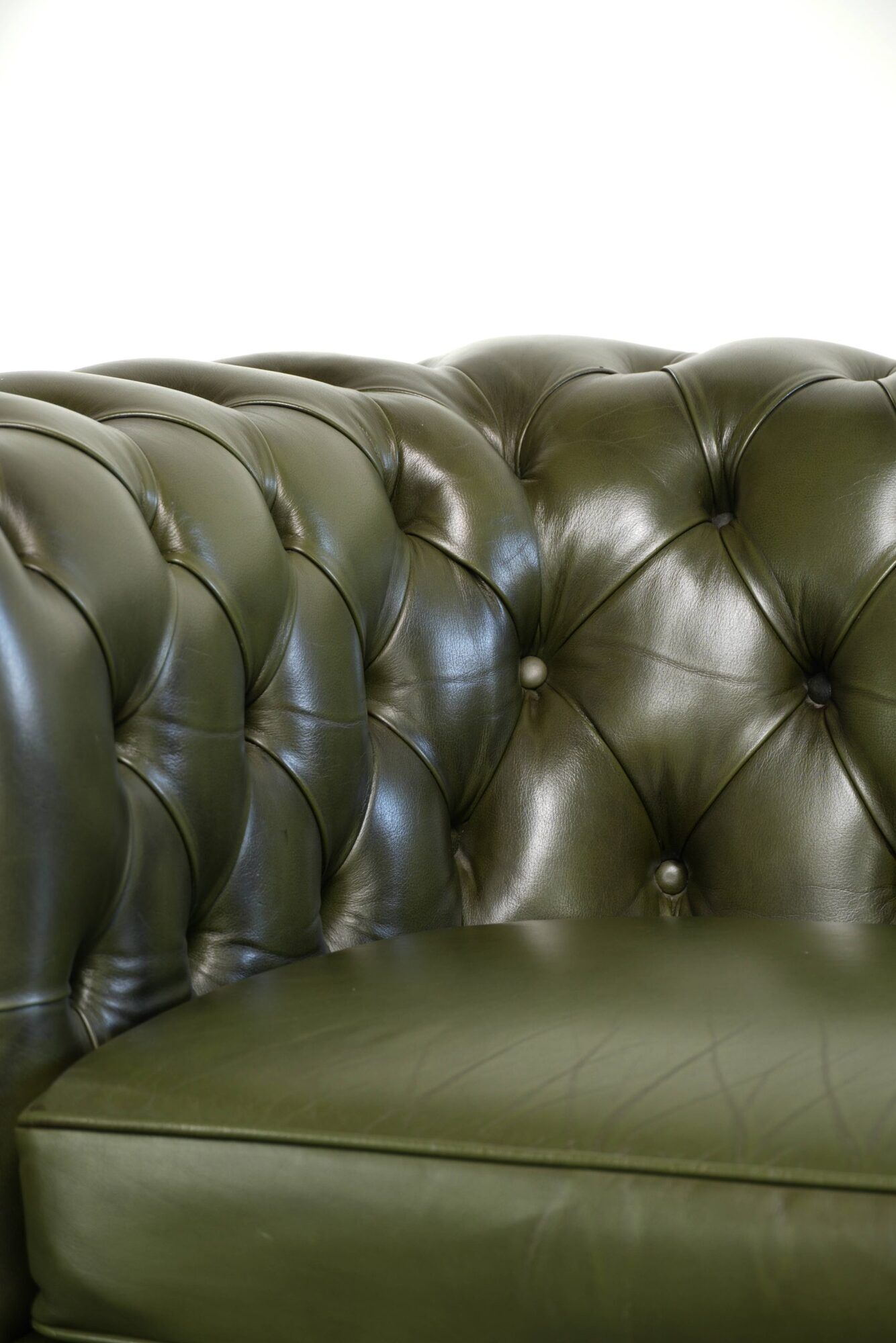Green cow leather 2.5-seater Chesterfield sofa in English style