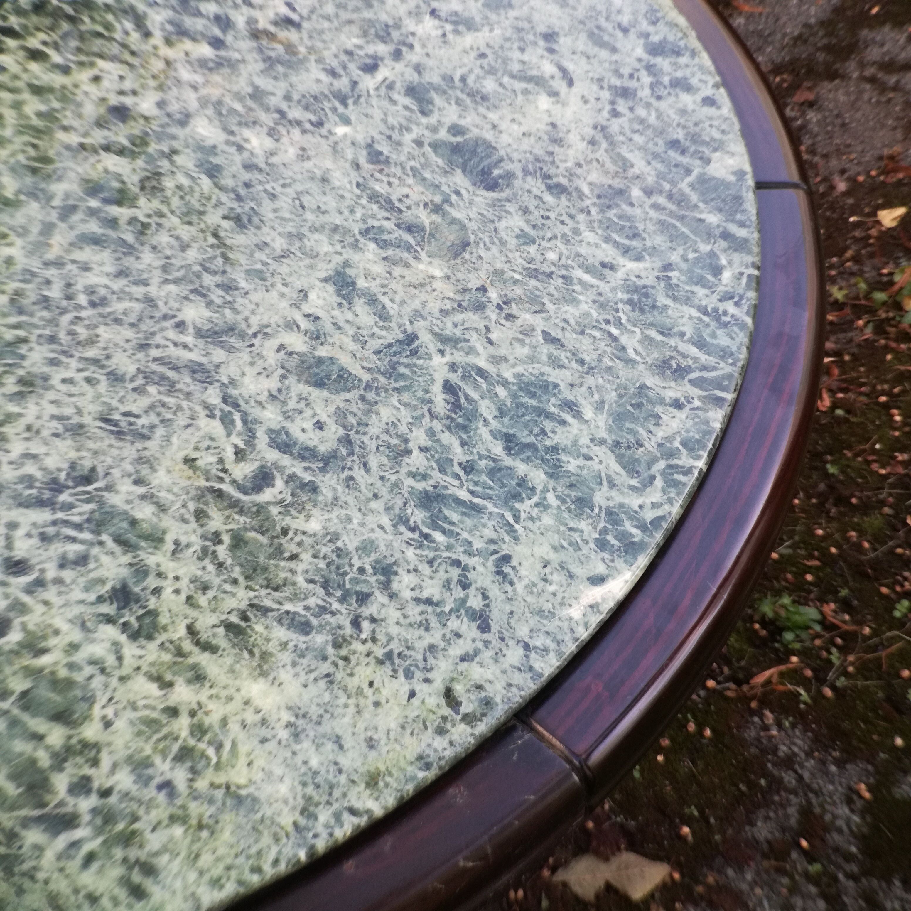 Art Deco round table in green marble