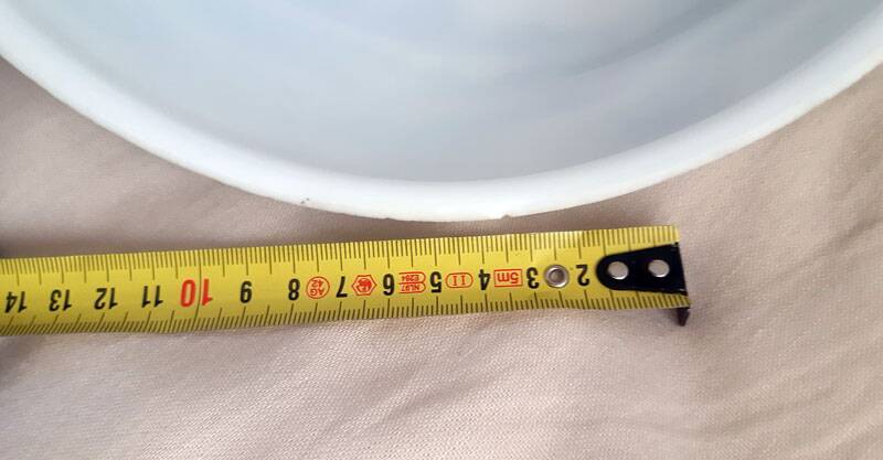 Suspension in vintage opaline.