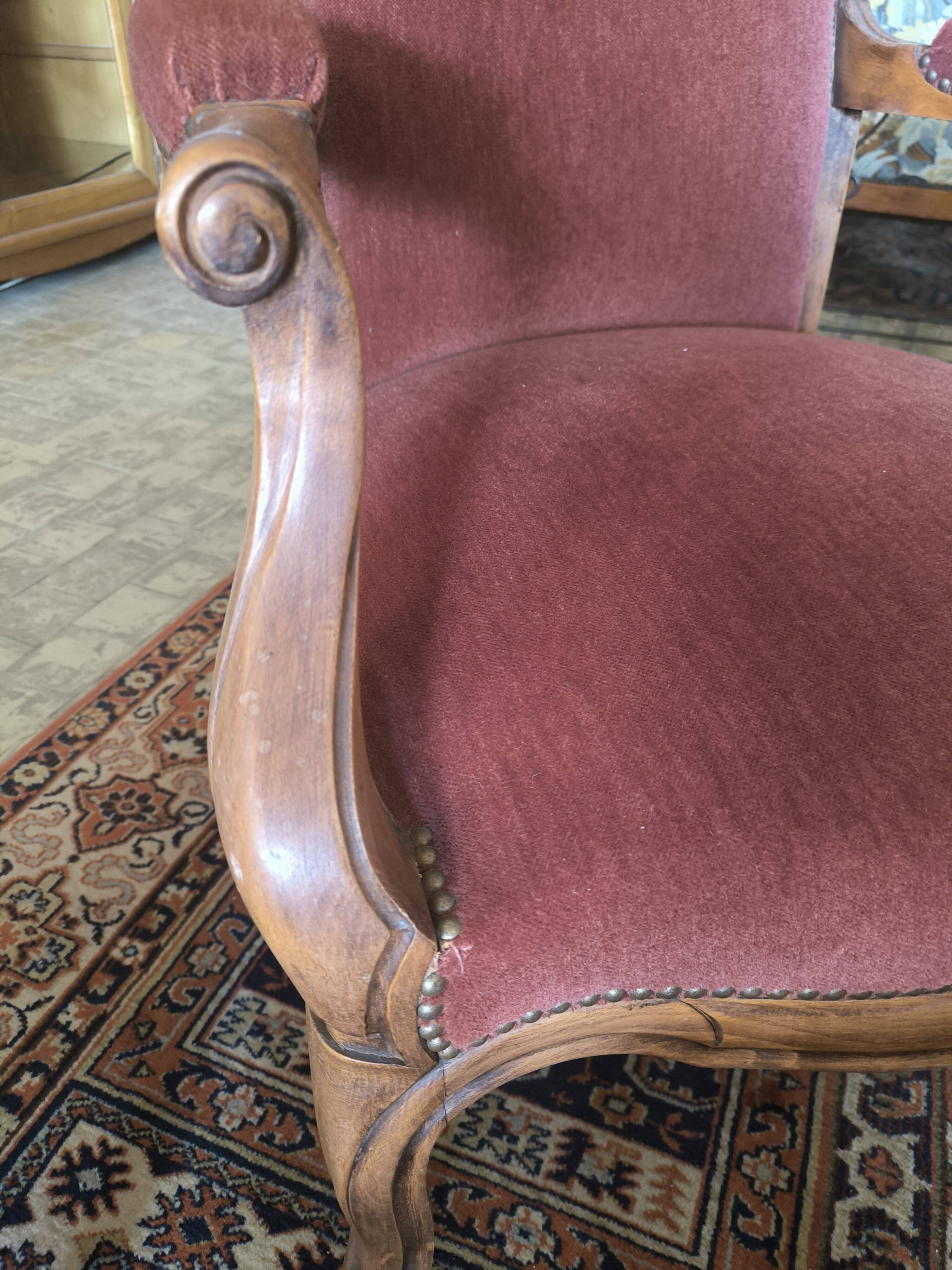 Lot de 3 fauteuils Voltaire et un pouf assorti
