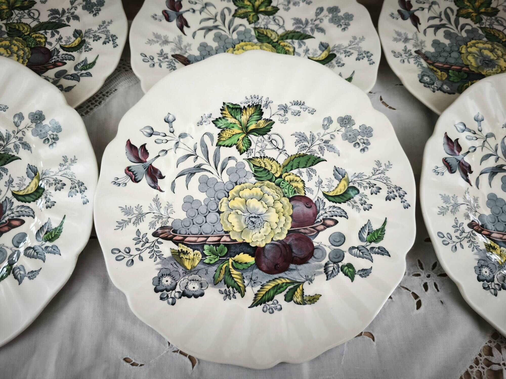 Set of 6 Royal Doulton dinner plates in the Kirkwood pattern.