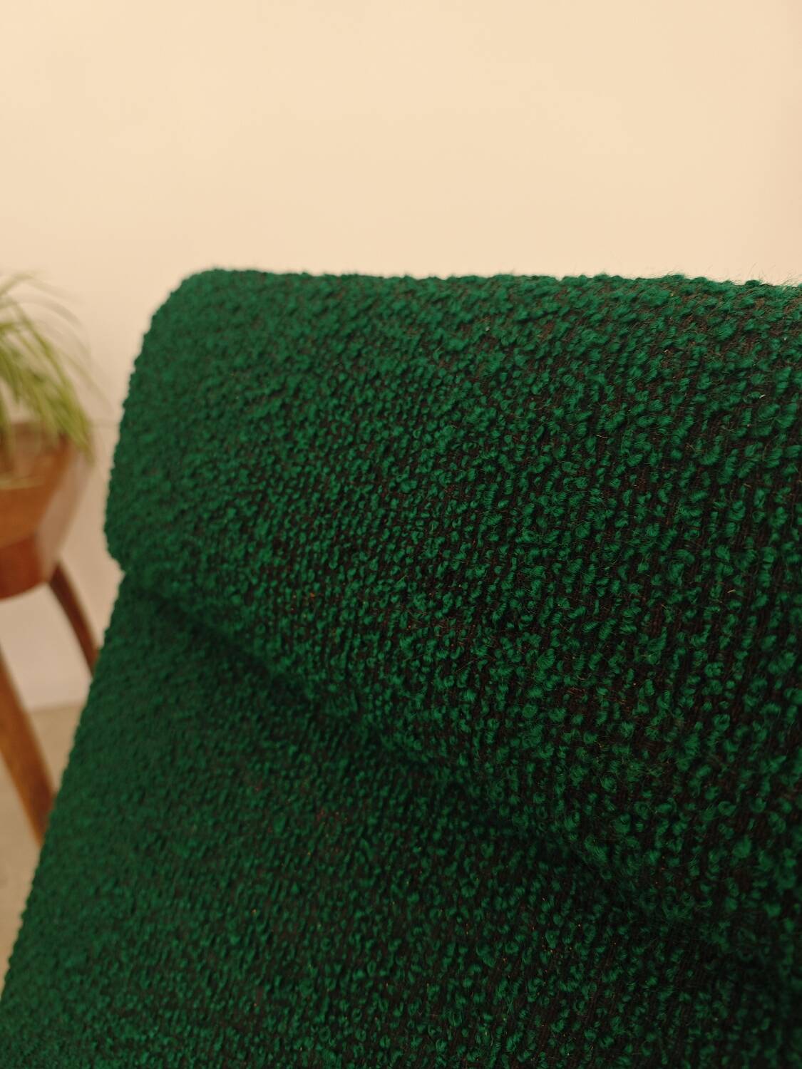 Paire de fauteuils ULUV bois et tissu vert bouclette
