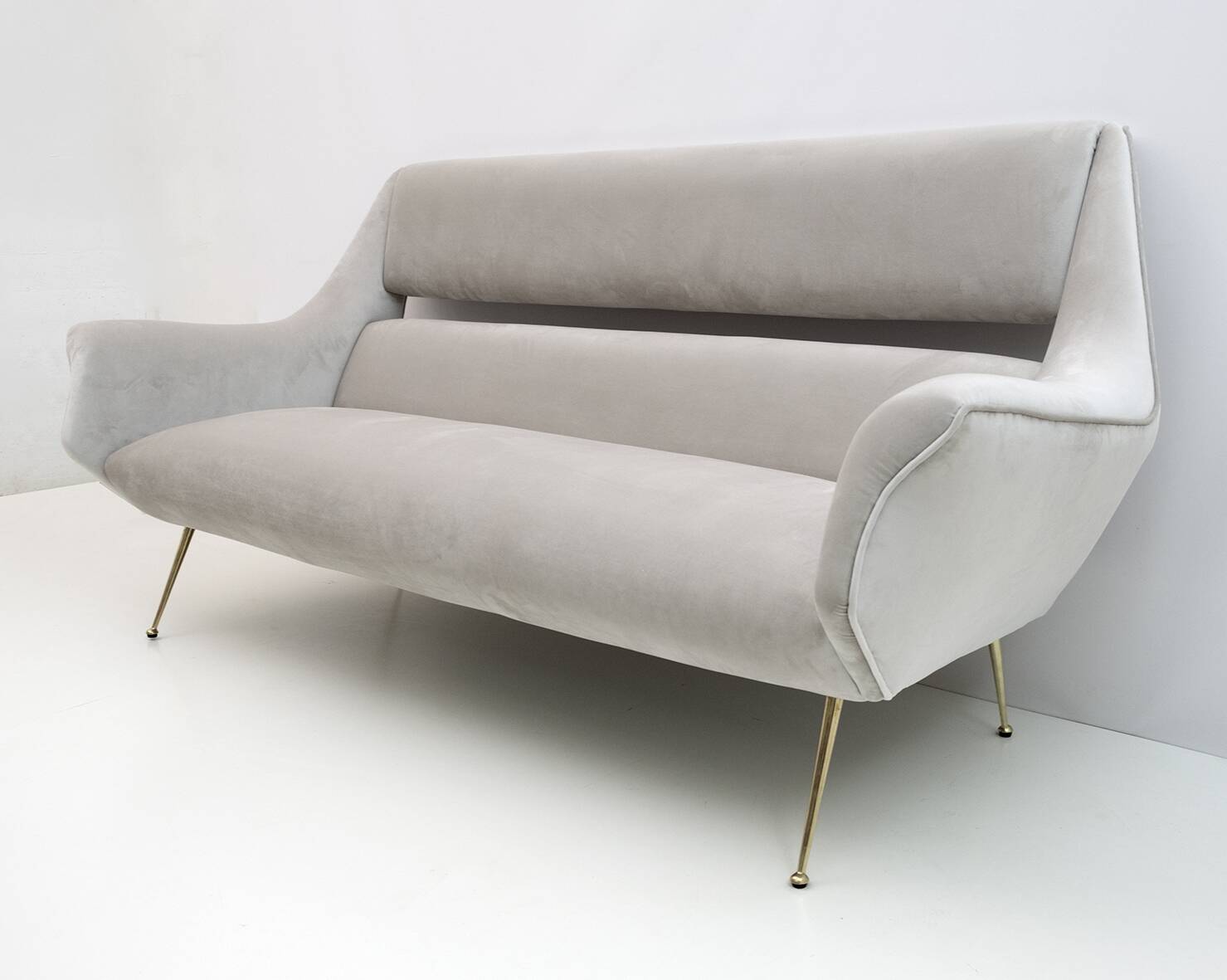 Gigi Radice Mid-Century Modern Italian Velvet Sofa for Minotti, 1950s