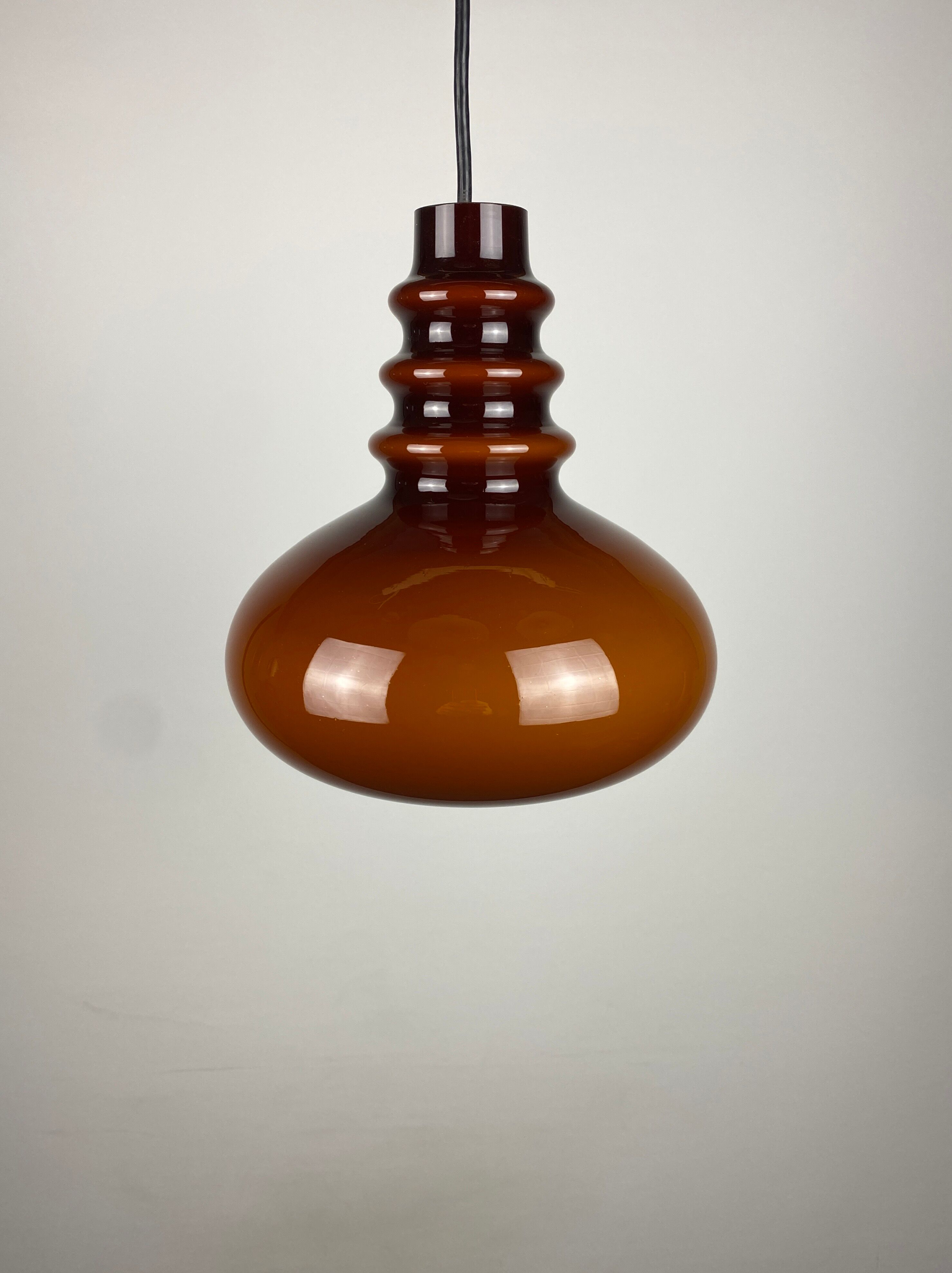 Suspension en verre brun foncé par Peill et Putzler 1960