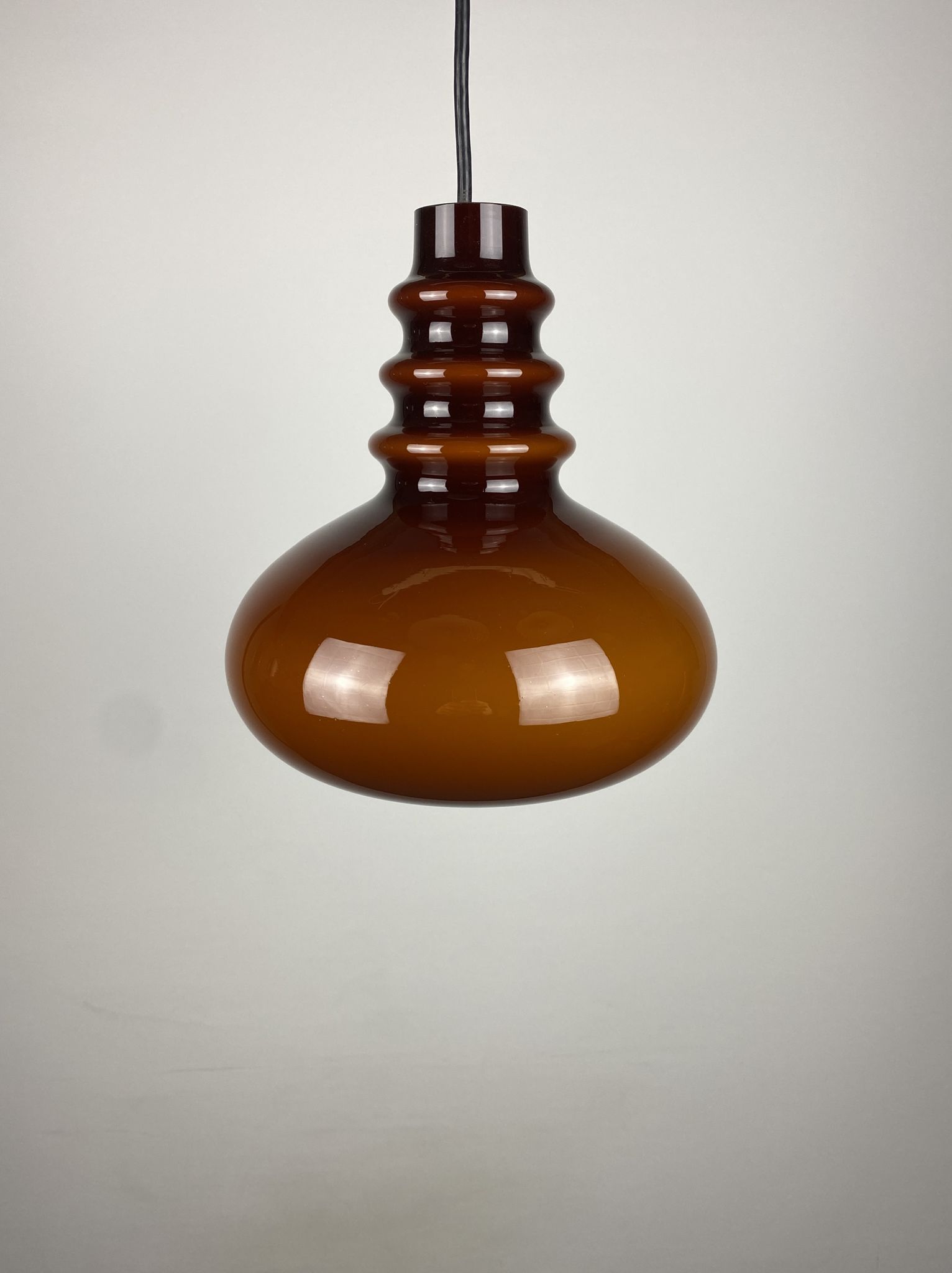 Suspension en verre brun foncé par Peill et Putzler 1960