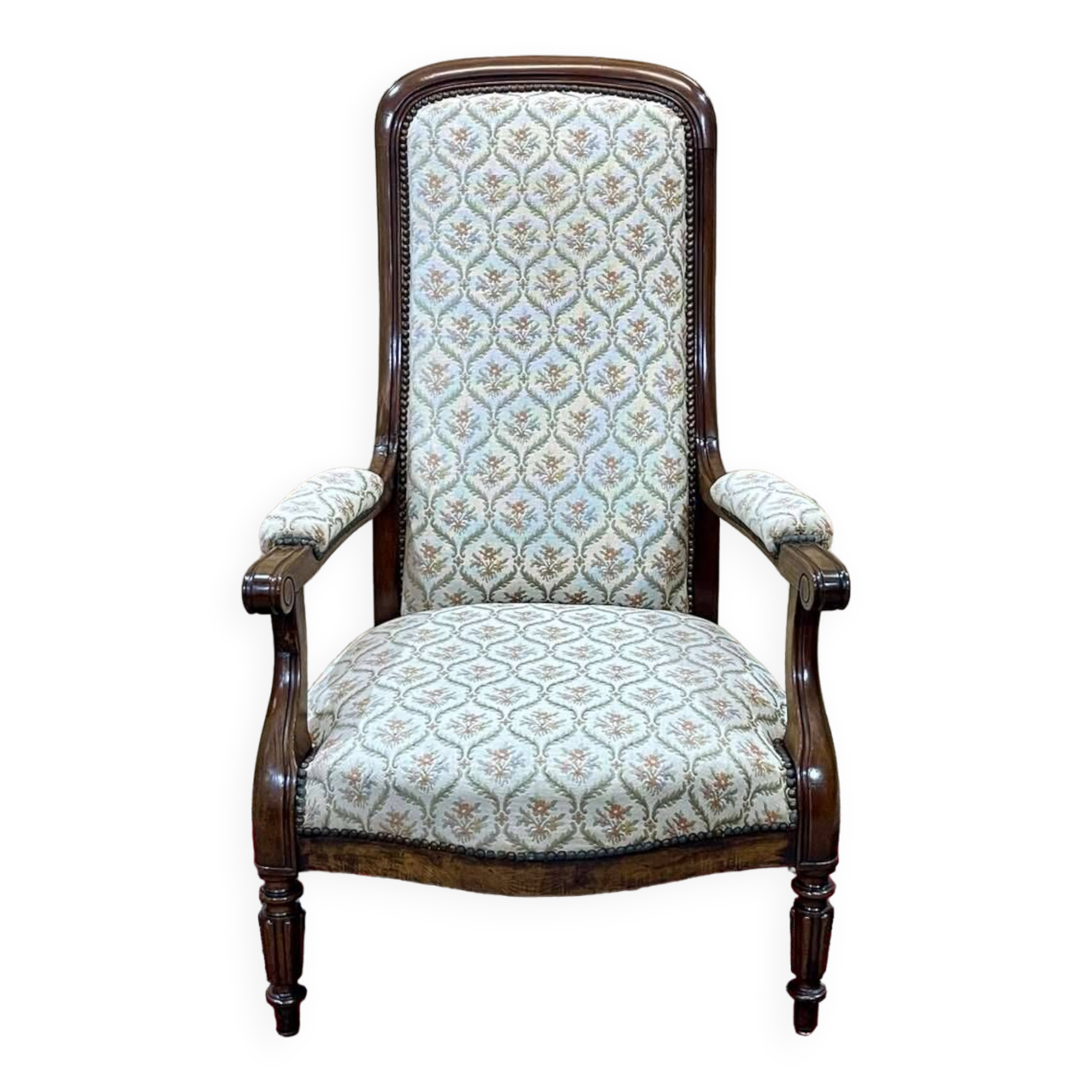19th century Voltaire armchair in walnut - L=68cm, D=78cm, H=1m07, seat H=40cm.