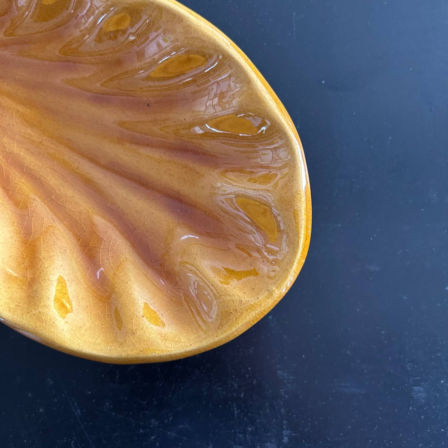 Provençal yellow shell emptier