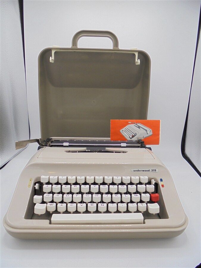 Typewriter underwood 319