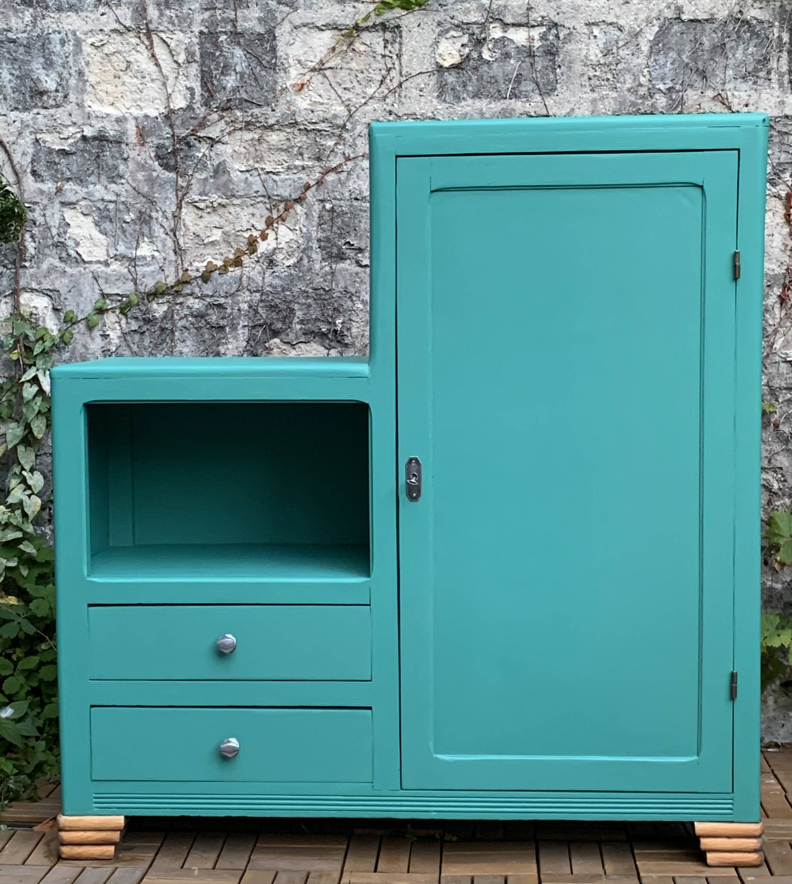 Asymmetrical Parisian wardrobe 1930