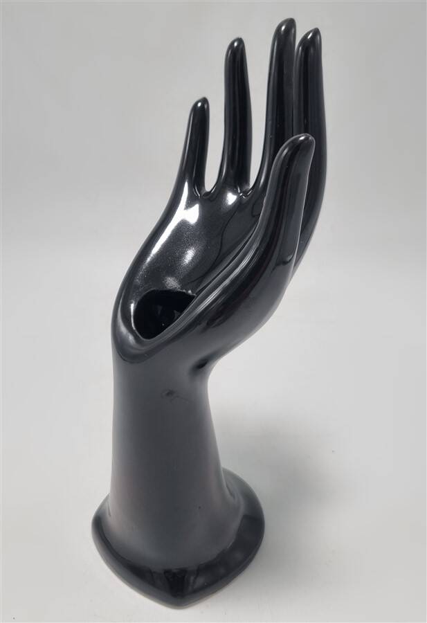 Hand-shaped ring holder