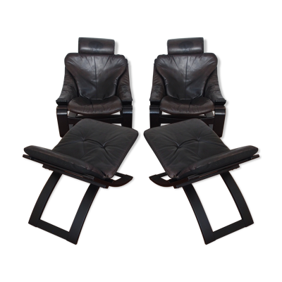 Paire de fauteuils et reposes pieds scandinaves